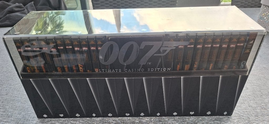 James Bond 007 Ultimate Casino Edition, Boxset, Actiethriller, Ophalen of Verzenden, Zo goed als nieuw