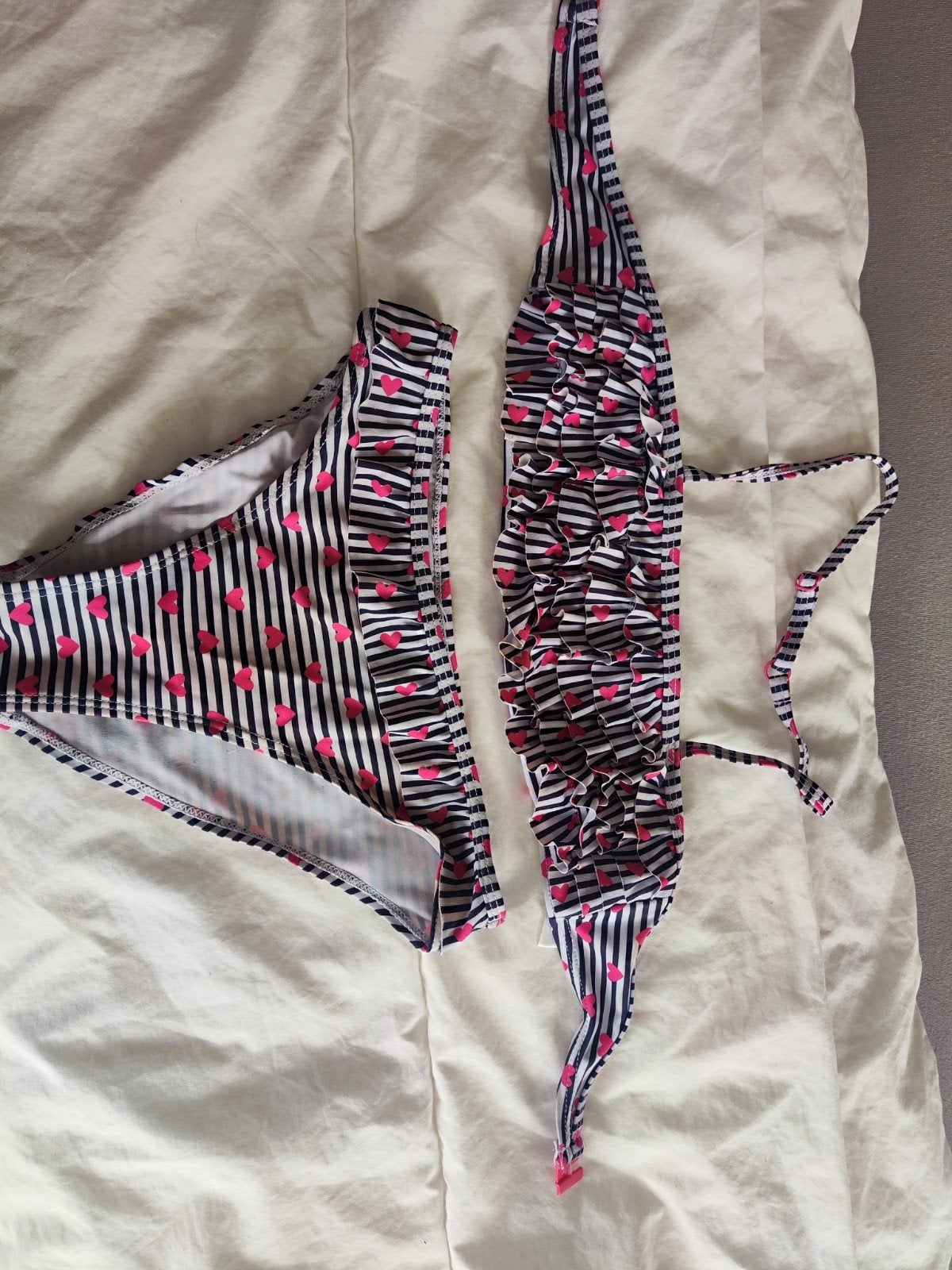 H&M bikini maat 128 - gestreept met hartjes, Gebruikt, Meisje, Sport- of Zwemkleding, Ophalen of Verzenden