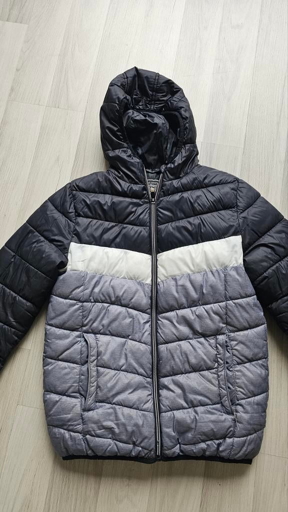 Kinder jas maat 152 - Zwart, wit en grijs, Kinderen en Baby's, Kinderkleding | Maat 152, Gebruikt, Jongen of Meisje, Ophalen of Verzenden
