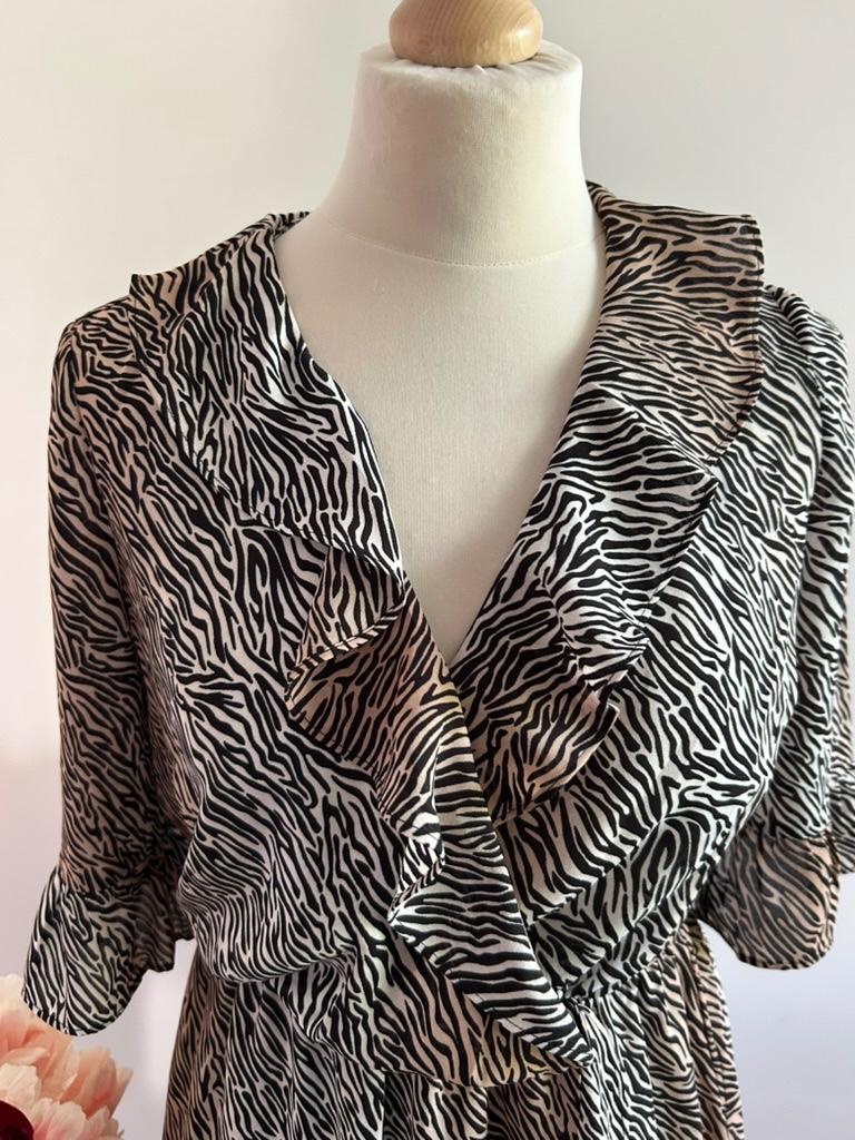Nikkie maat 34 gestreepte ruffle cross jurk 3326, Kleding | Dames, Nikkie, Beige, Nikkie, Ophalen of Verzenden