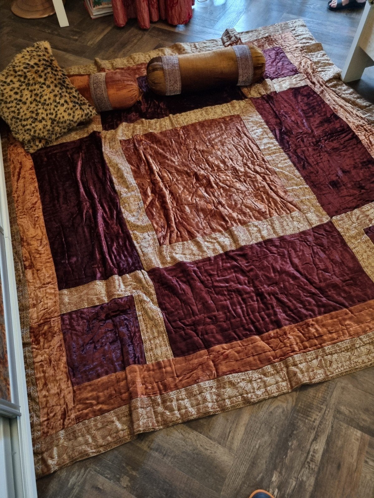 Sprei met 2 rolkussens en 2 sierkussens (220x210 cm), Gebruikt, Meerkleurig, Tweepersoons, Ophalen of Verzenden