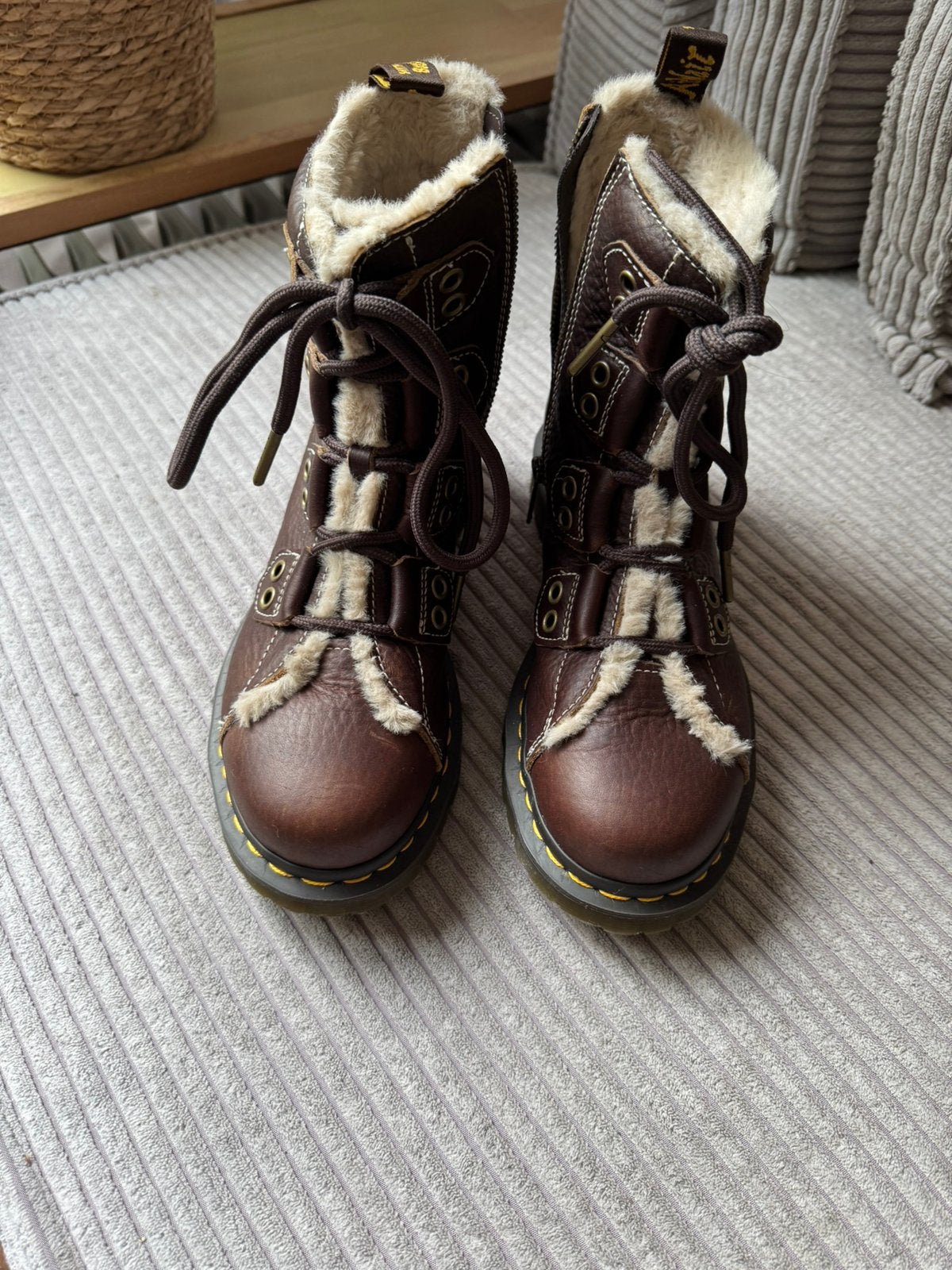 DR. Martens Snowboots-Darkbrown, Ophalen of Verzenden, Zo goed als nieuw, Zwart, Snowboots