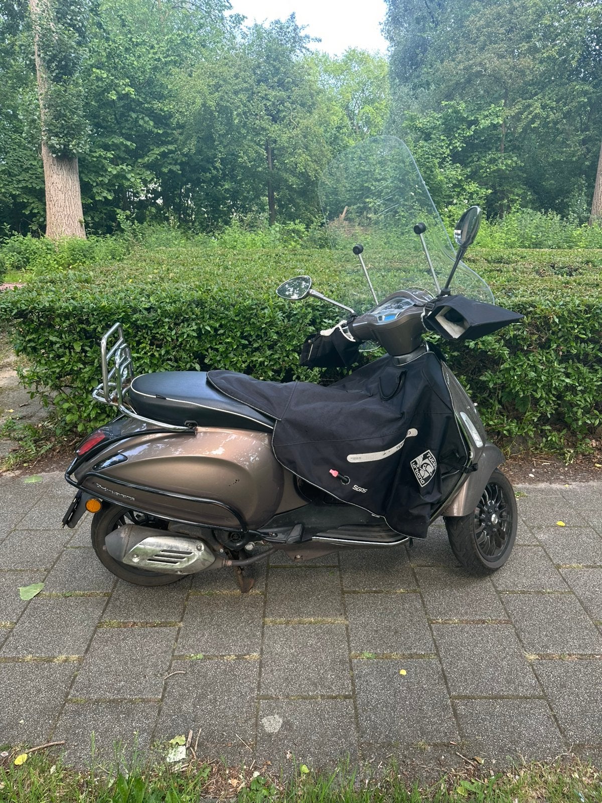 Vespa Primavera 4t 4v + begrenzer, Fietsen en Brommers, Scooters | Vespa, Ophalen, Overige modellen, Maximaal 45 km/u, Zo goed als nieuw