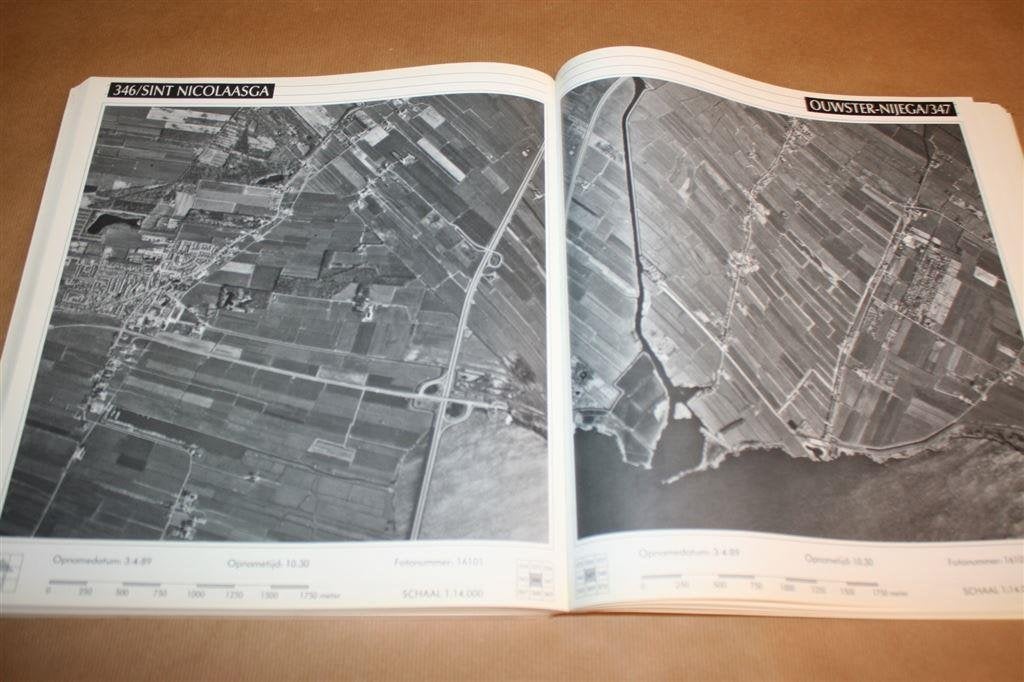 Foto-atlas Friesland [groot formaat], Boeken, Ophalen of Verzenden, Gelezen