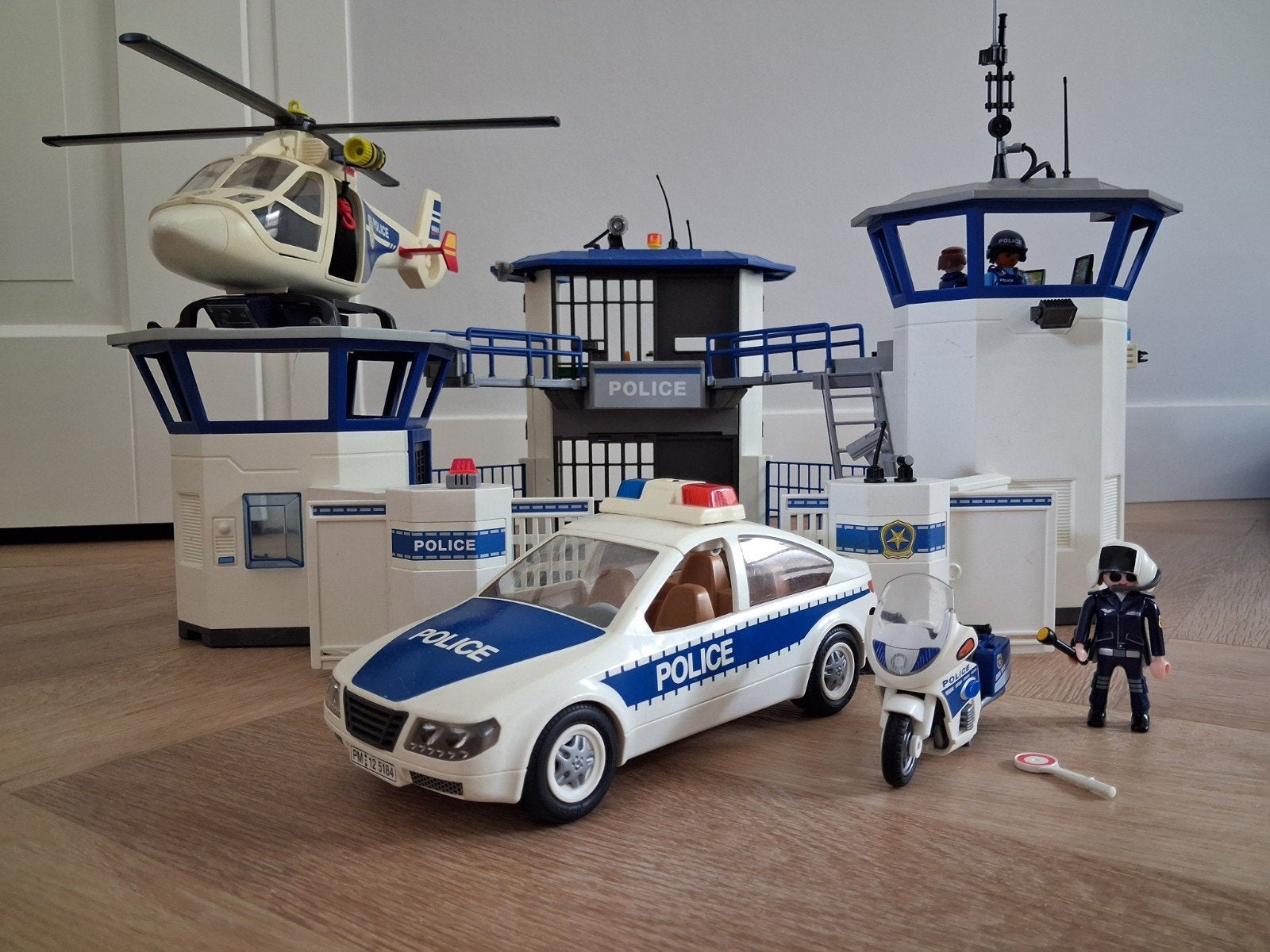 Playmobil Politiebureau 6919 met Helikopter, Auto en Motor, Ophalen, Gebruikt, Gebouw, Complete set