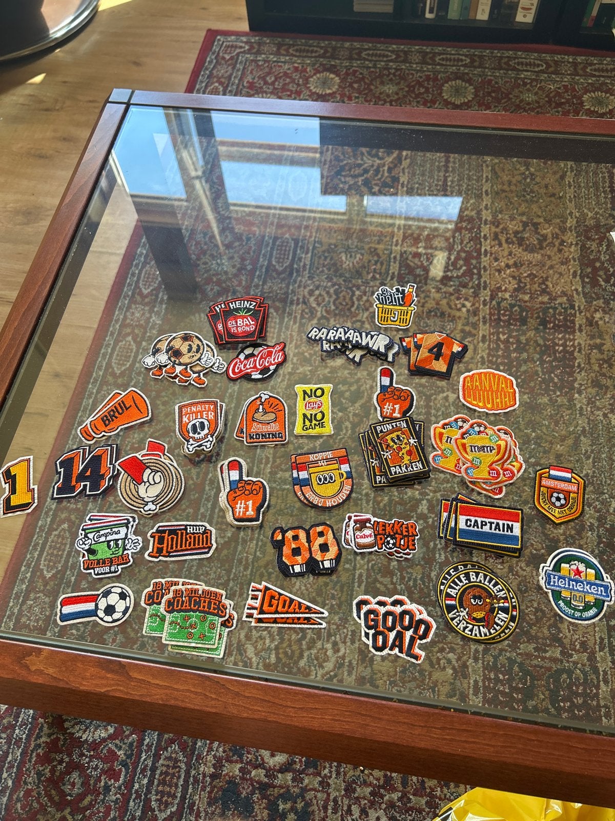 90 stuks Diverse verzameling strijkpatches / emblemen, Verzamelen, Stickers, Ophalen of Verzenden, Nieuw, Sport