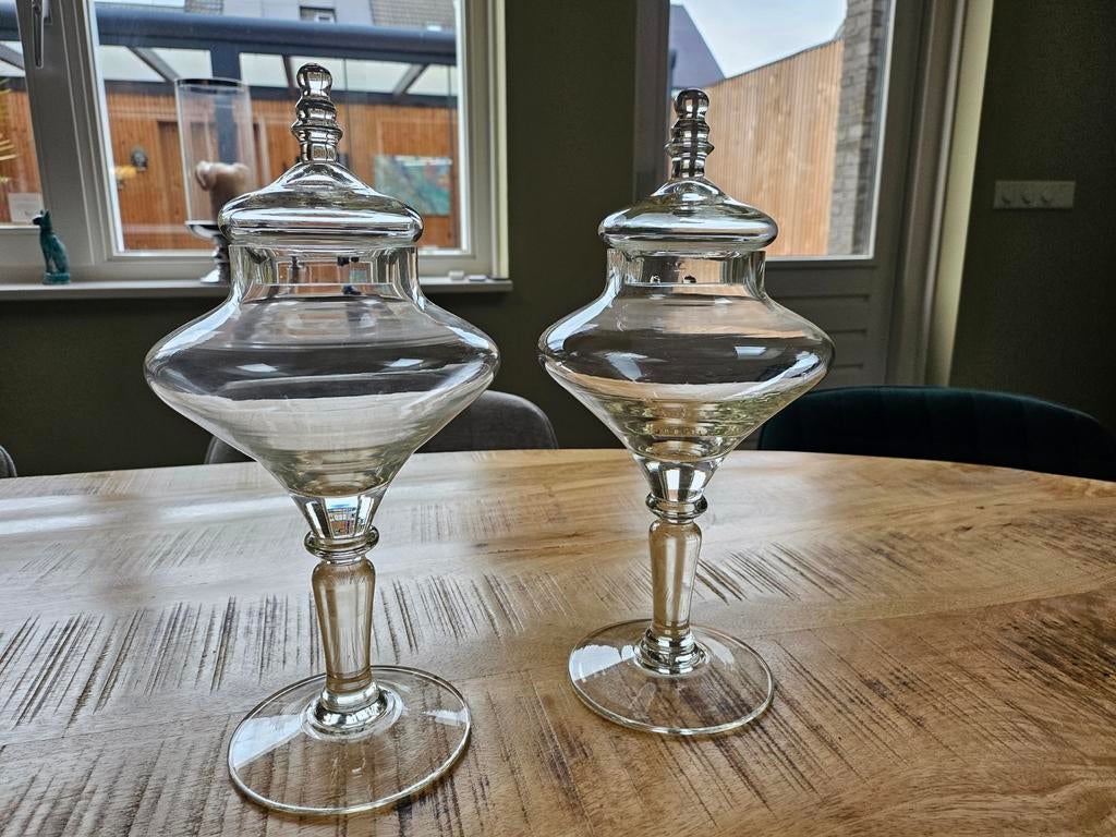 Twee glazen potten op voet met deksel, Ophalen of Verzenden