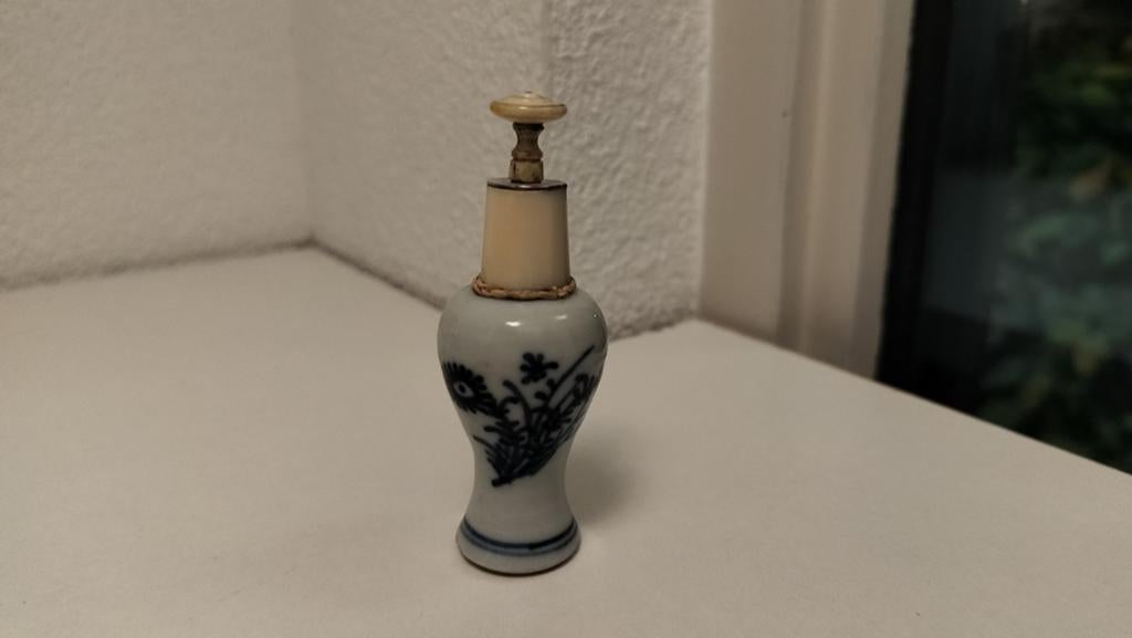 18e eeuws Chinees porseleinen parfumflesje, 7,5 cm, Antiek en Kunst, Verzenden