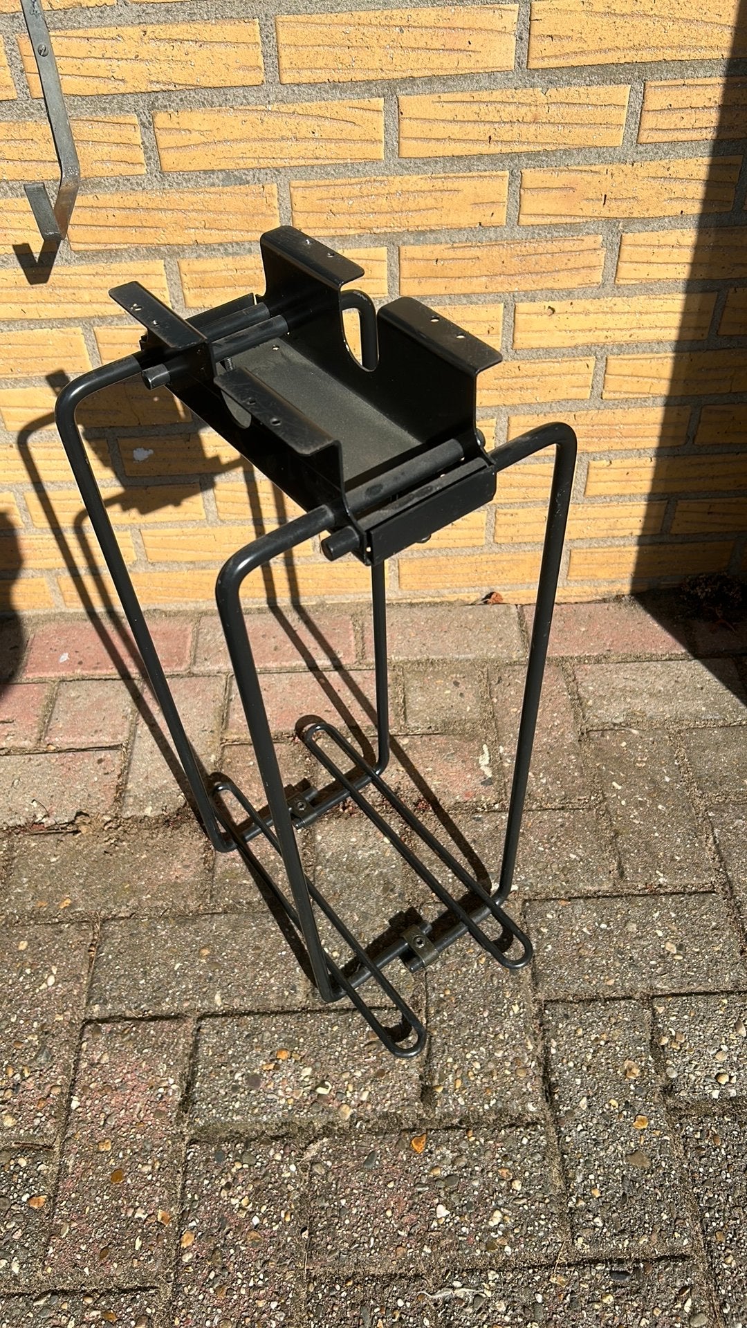 Computer ophang beugel voor onerder een buro of tafel, Computers en Software, Ophalen of Verzenden, Gebruikt