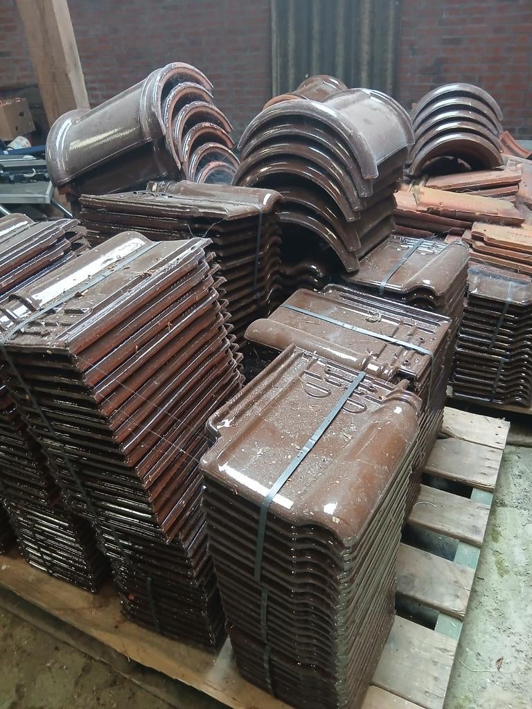 Nieuwe Dakpannen en Nokvorsten - Bruin Glazuur, Ophalen of Verzenden, Steen of Klei, 15 m² of meer, Dakpannen