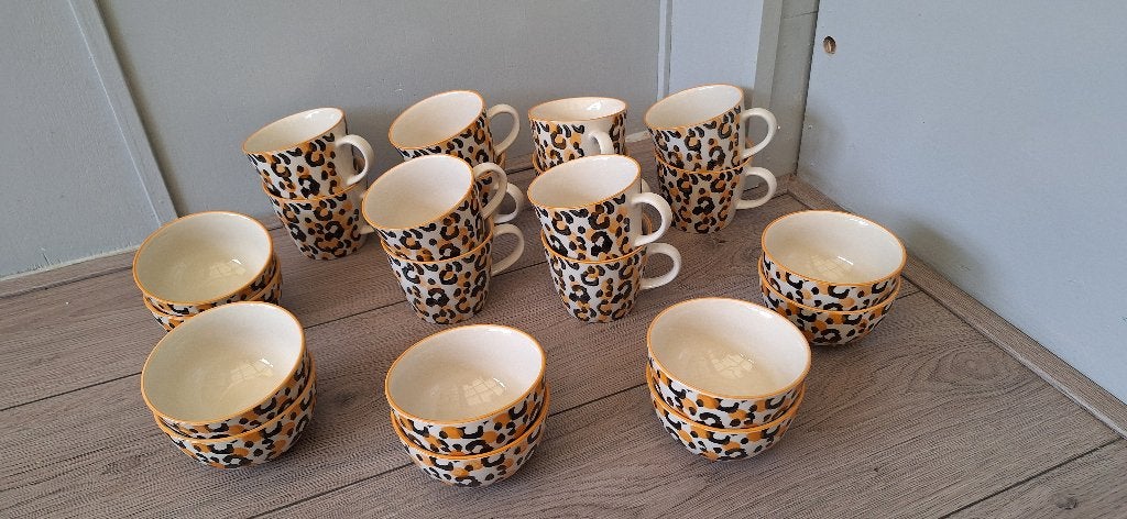 Leopard print kopjes en schaaltjes set, Overige merken, Keramiek, Ophalen of Verzenden, Zo goed als nieuw