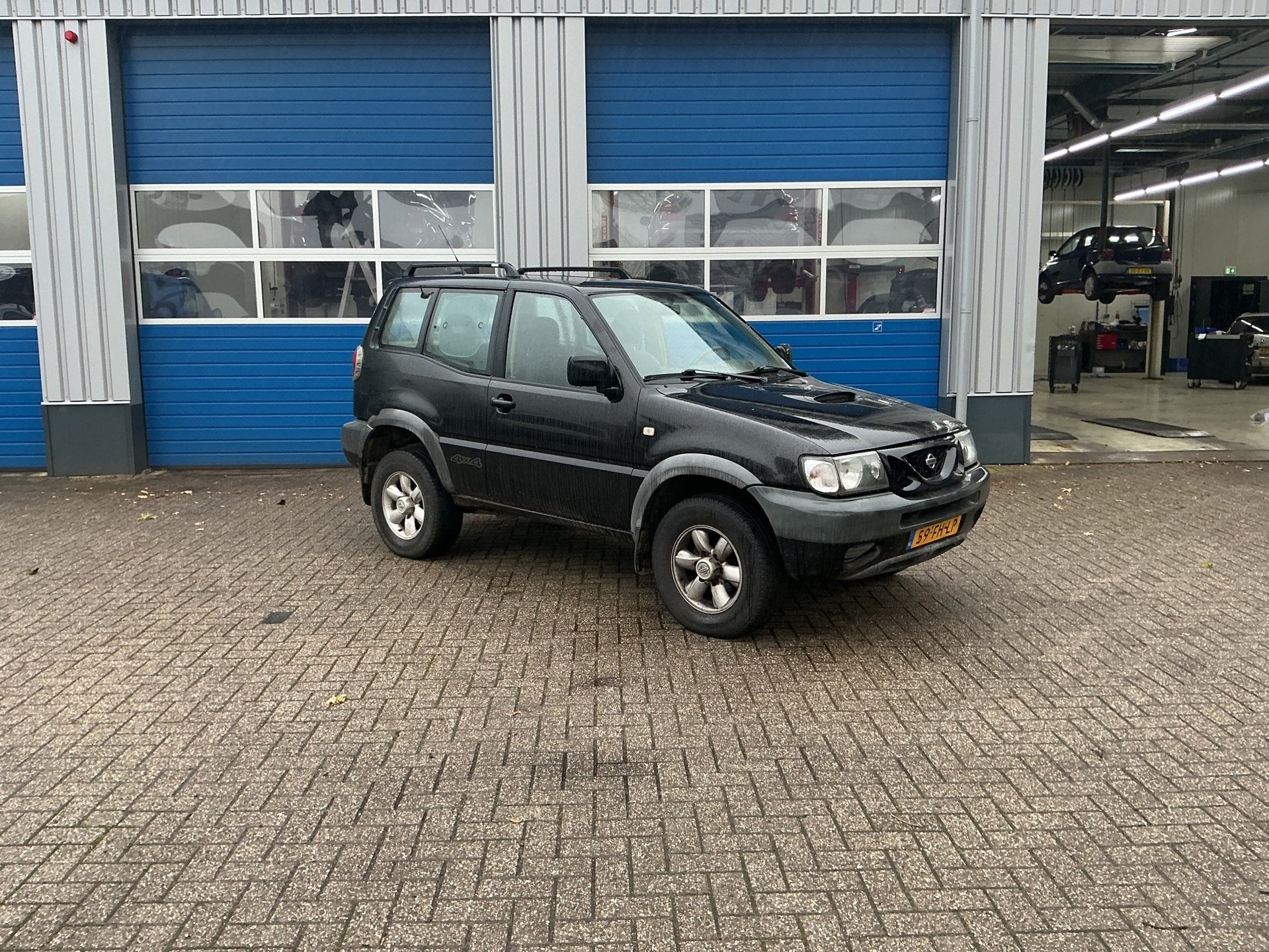 Nissan Terrano 2.4 Sport, Euro 2, Gebruikt, Zwart, Origineel Nederlands