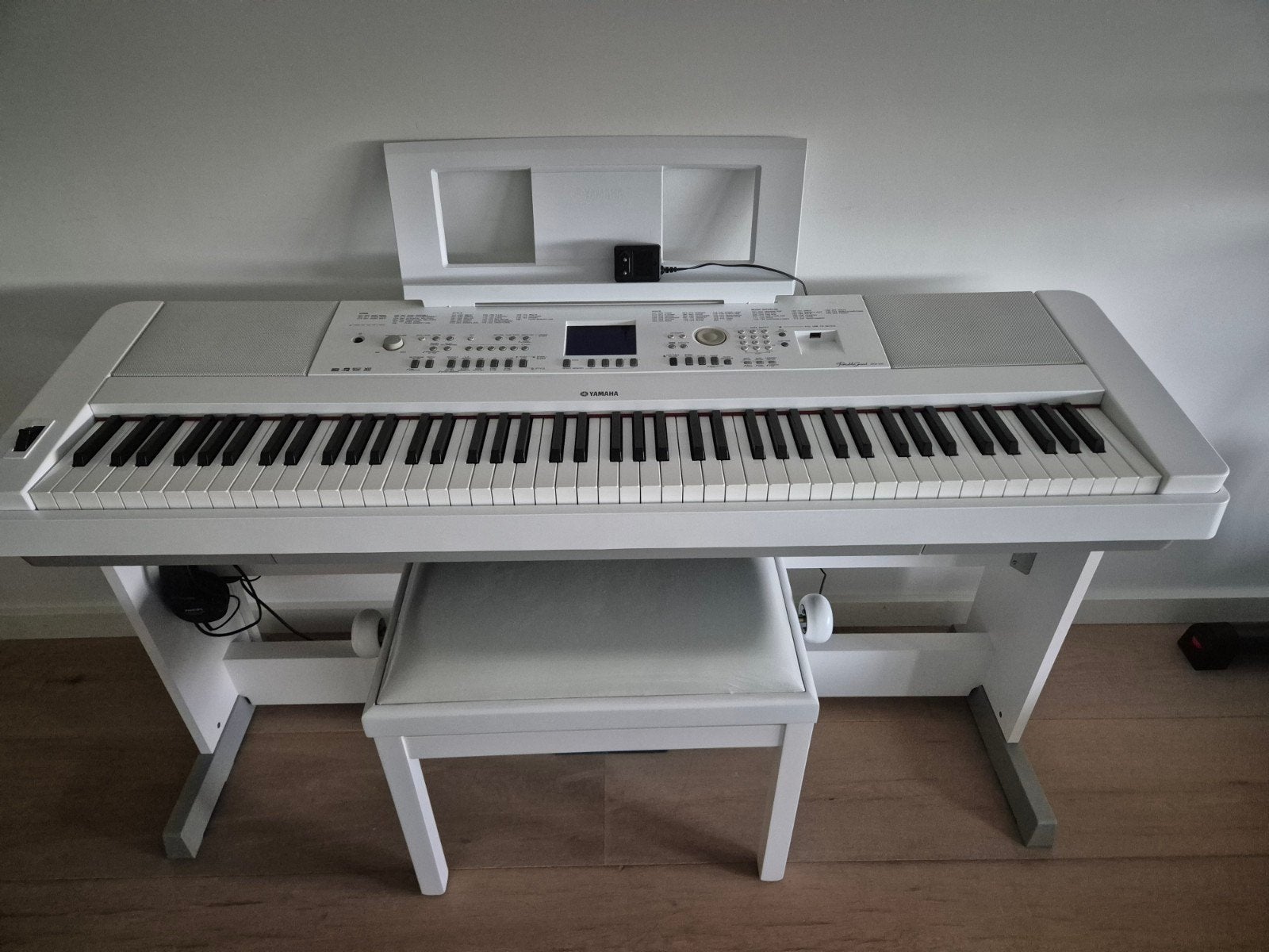 Yamaha DGX-650 Portable Grand Digitale Piano met standaard, Gebruikt, 88 toetsen, Yamaha, Ophalen of Verzenden