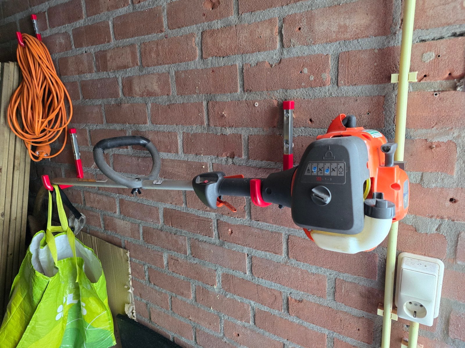 Husqvarna Benzine Bosmaaier OPKNAPPER LOOPT SLECHT, Tuin en Terras, Grastrimmers, Ophalen, Benzine, Gebruikt, 30 tot 50 cm