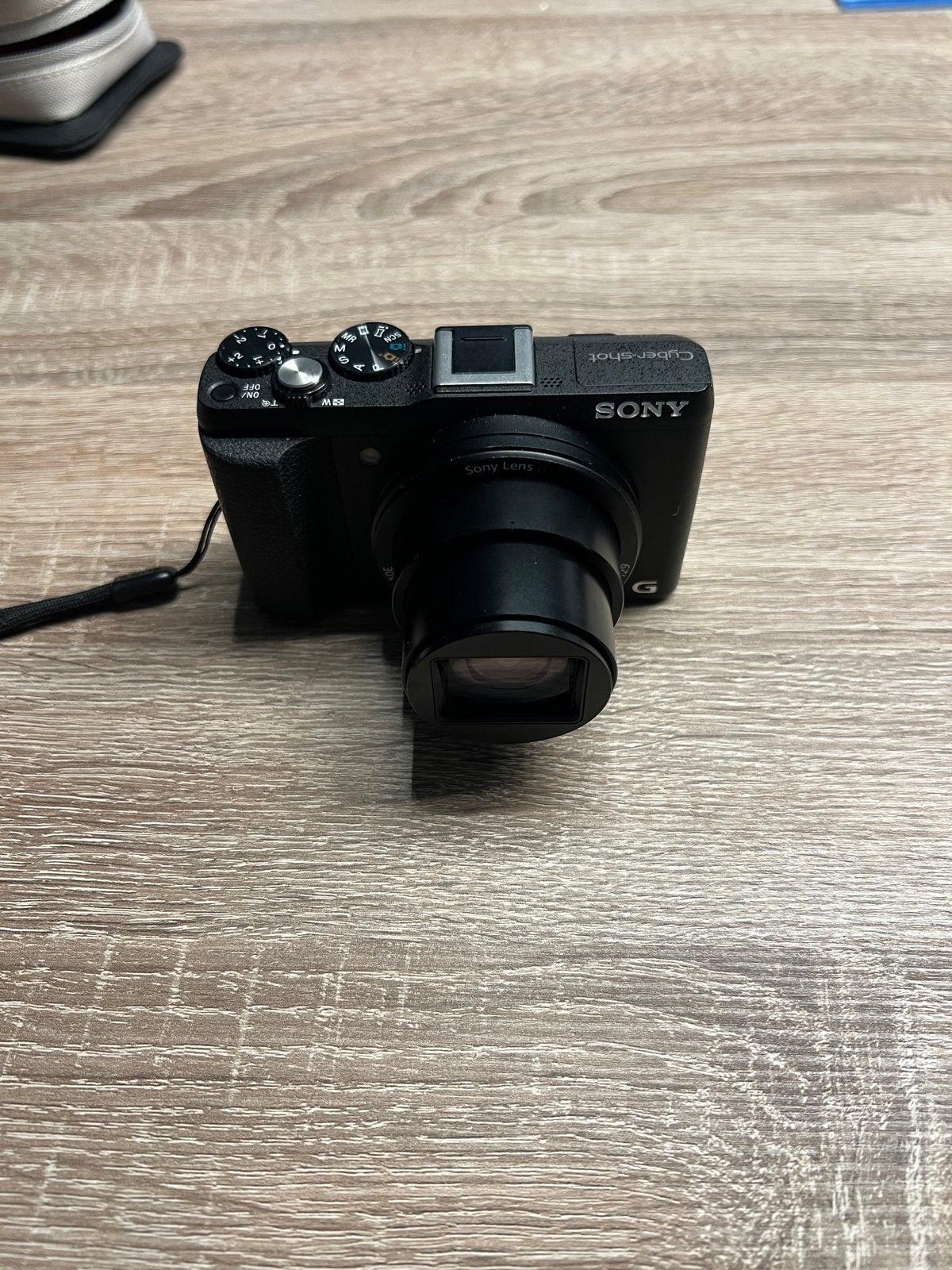 Sony Cybershot DSC-HX60V zwart 30x opt zoom en GPS met hoes, Audio, Tv en Foto, Ingebouwde flitser, Ophalen of Verzenden, Zo goed als nieuw