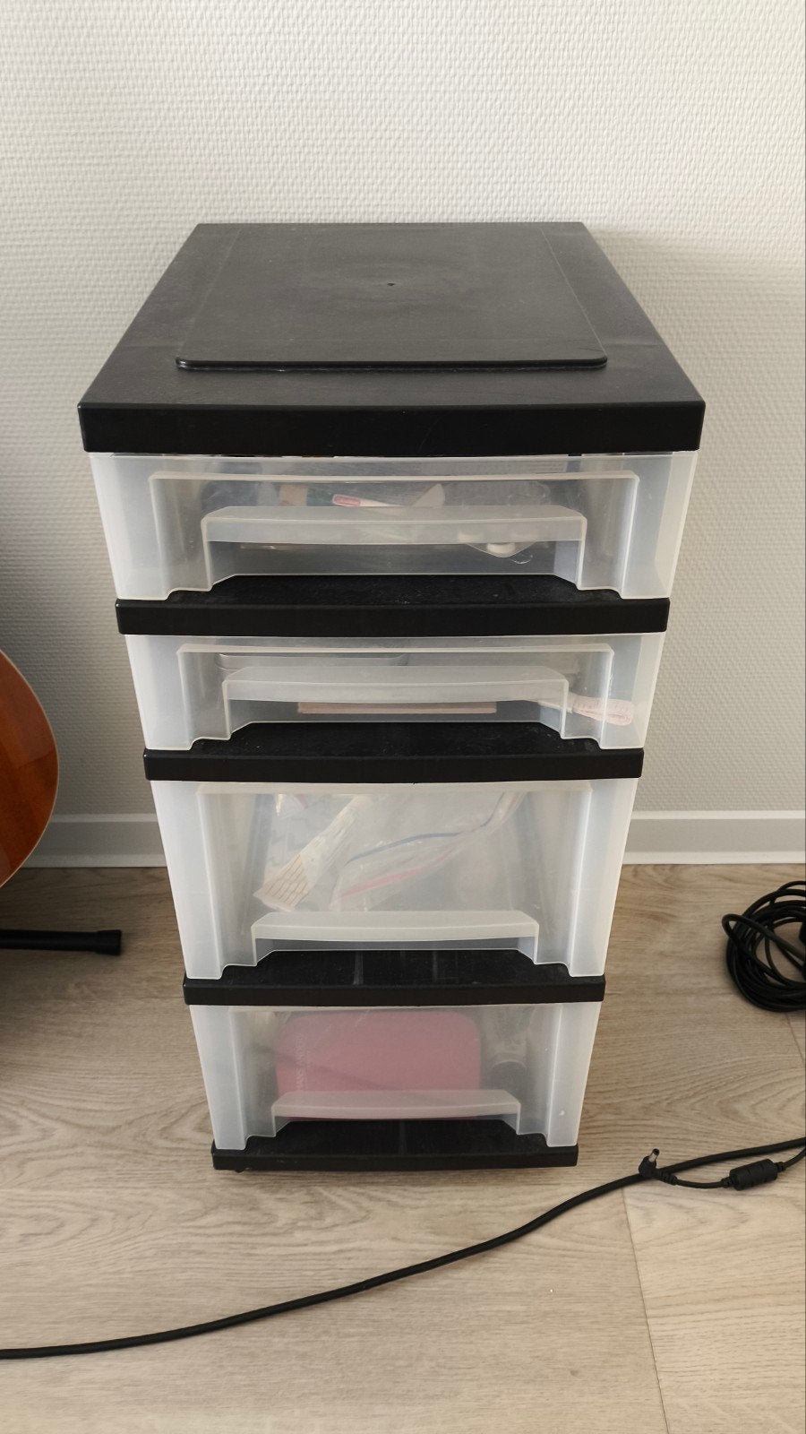 Zwarte ladekast met 4 transparante laden - 39*29*65cm, Huis en Inrichting, Kasten | Ladekasten, Ophalen, Gebruikt, 3 of 4 laden