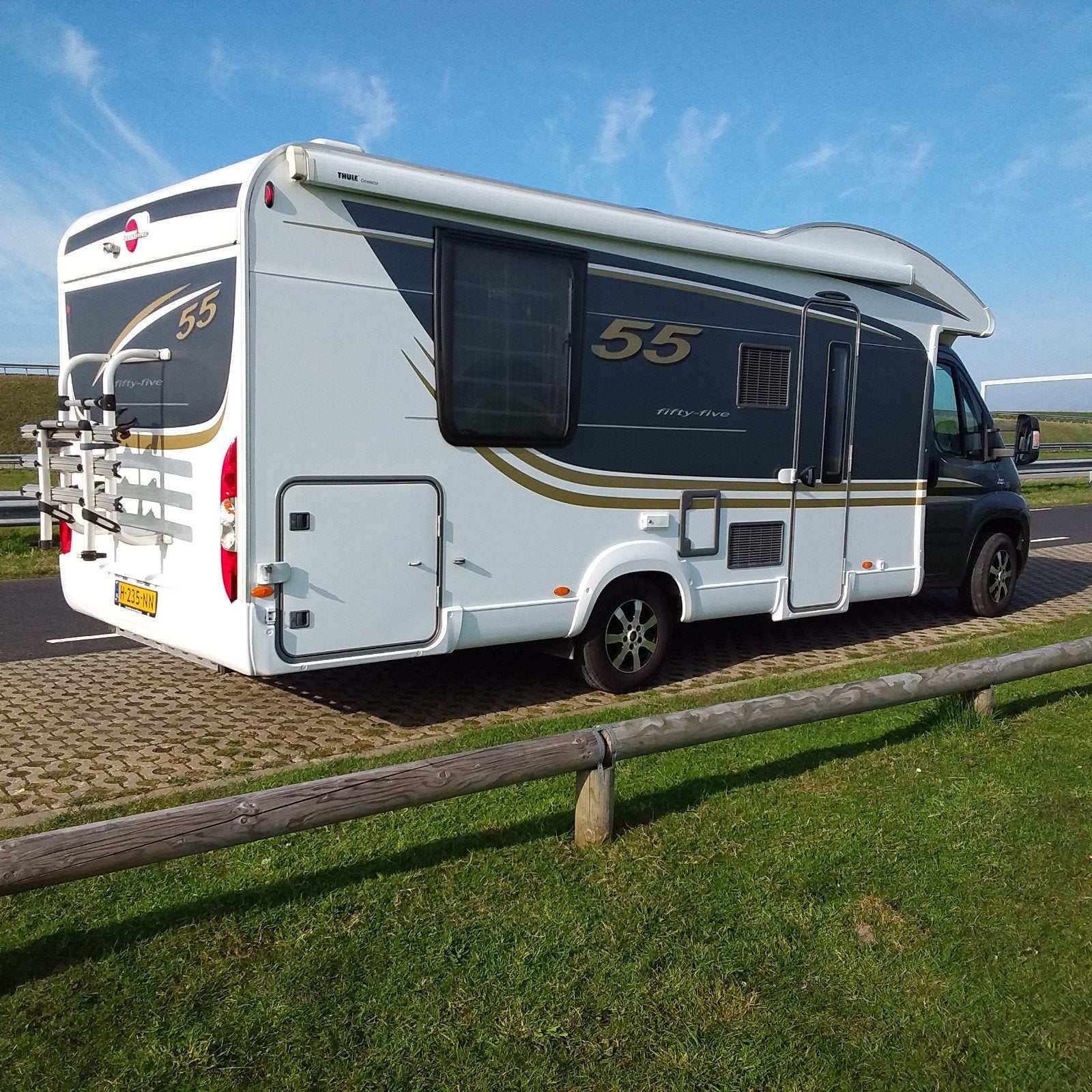 Burstner Ixeo type 55 Queensbed en hefbed. 2015  km 78500, Caravans en Kamperen, Particulier, Tot en met 4, Half-integraal
