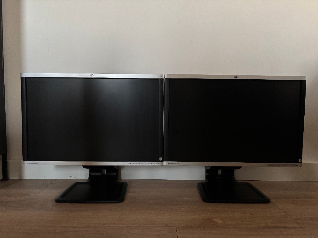 HP Compaq LA2405wg 24 inch monitor (2 stuks), Computers en Software, 3 tot 5 ms, In hoogte verstelbaar, DisplayPort, Full HD