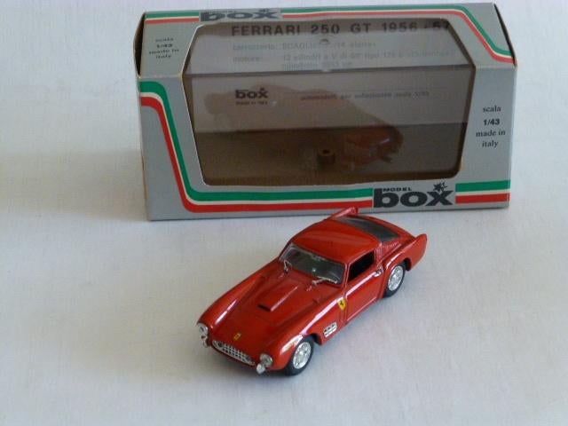 BOX Model 8405 Ferrari 250 GT 56 Prova rood, Ophalen of Verzenden, Zo goed als nieuw, Auto, Overige merken