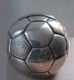 Verzilverde voetbal spaarpot - Perfect cadeau!, Ophalen of Verzenden, Gebruikt, Metaal of Blik, Overige thema's