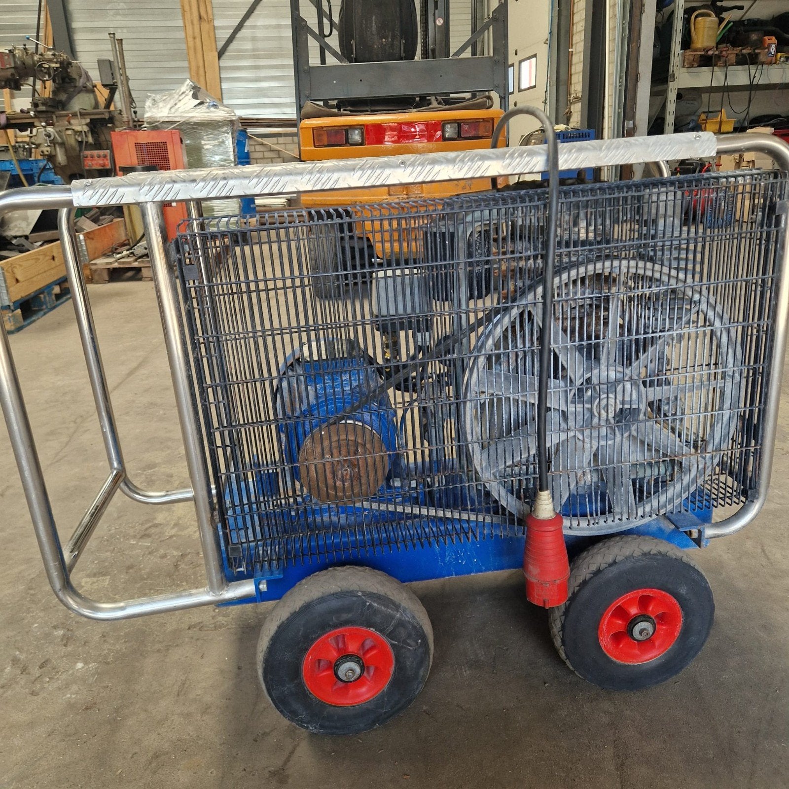 Mobiele compressor met 380V, Ophalen, Gebruikt, 10 bar of meer, 200 tot 400 liter/min