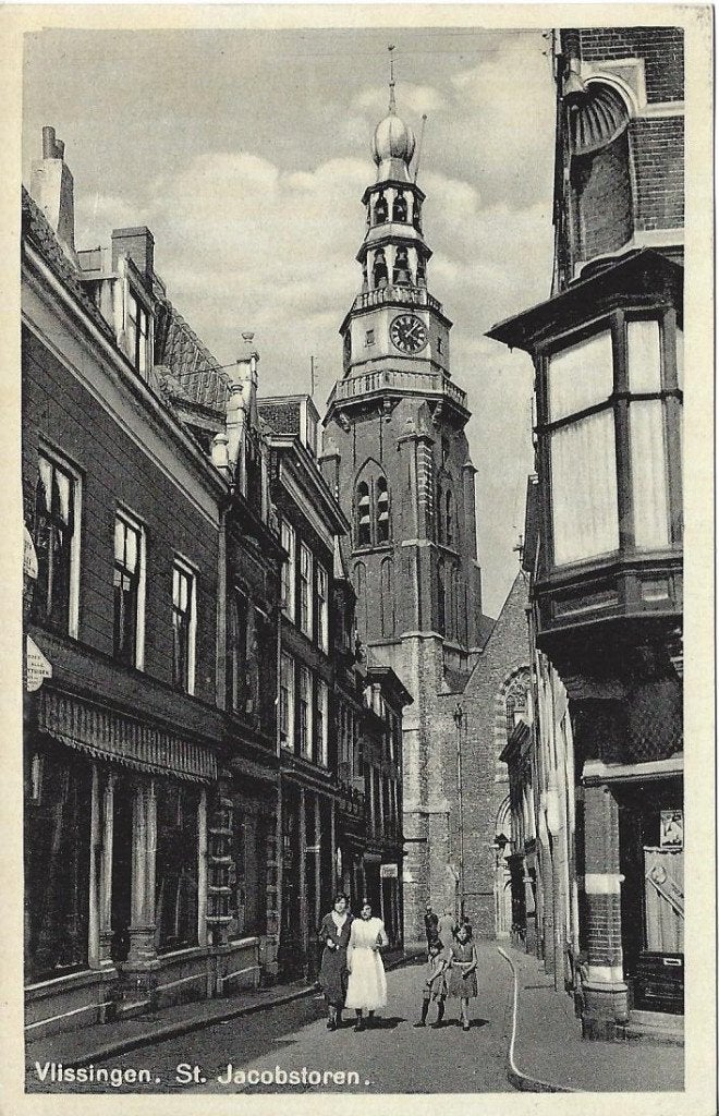 Vlissingen, St. Jacobstoren, Straatgezicht, Volk, gel. 1940, Ophalen of Verzenden, 1920 tot 1940, Gelopen, Zeeland