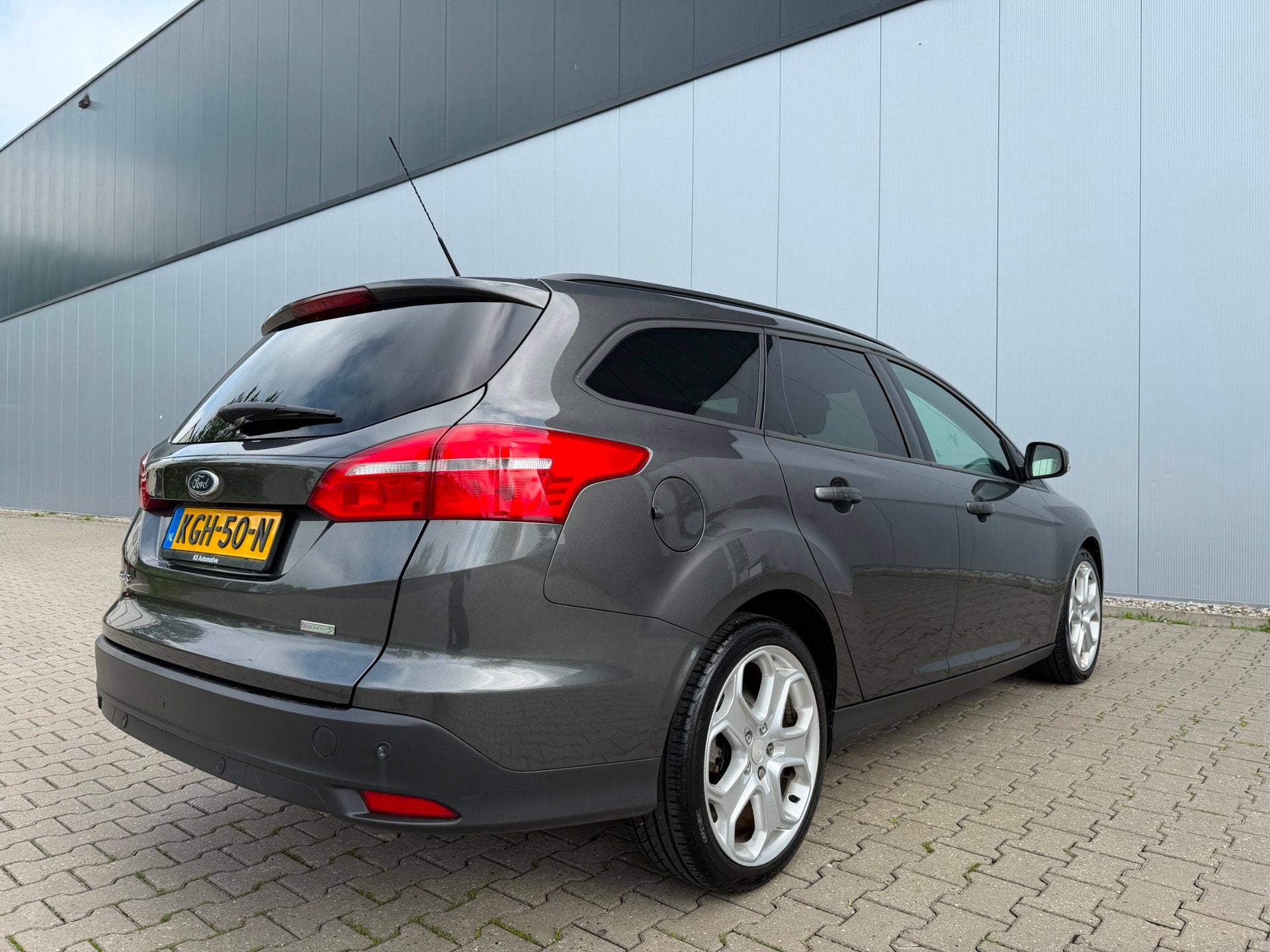 Foto 8 van Ford Focus Wagon 1.0 125PK EcoBoost Titanium Business