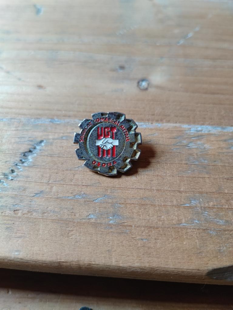 Vintage UGT Osona Speldje - Metaal & Textiel Vakbond, Verzenden, Gebruikt, Overige onderwerpen, Speldje of Pin