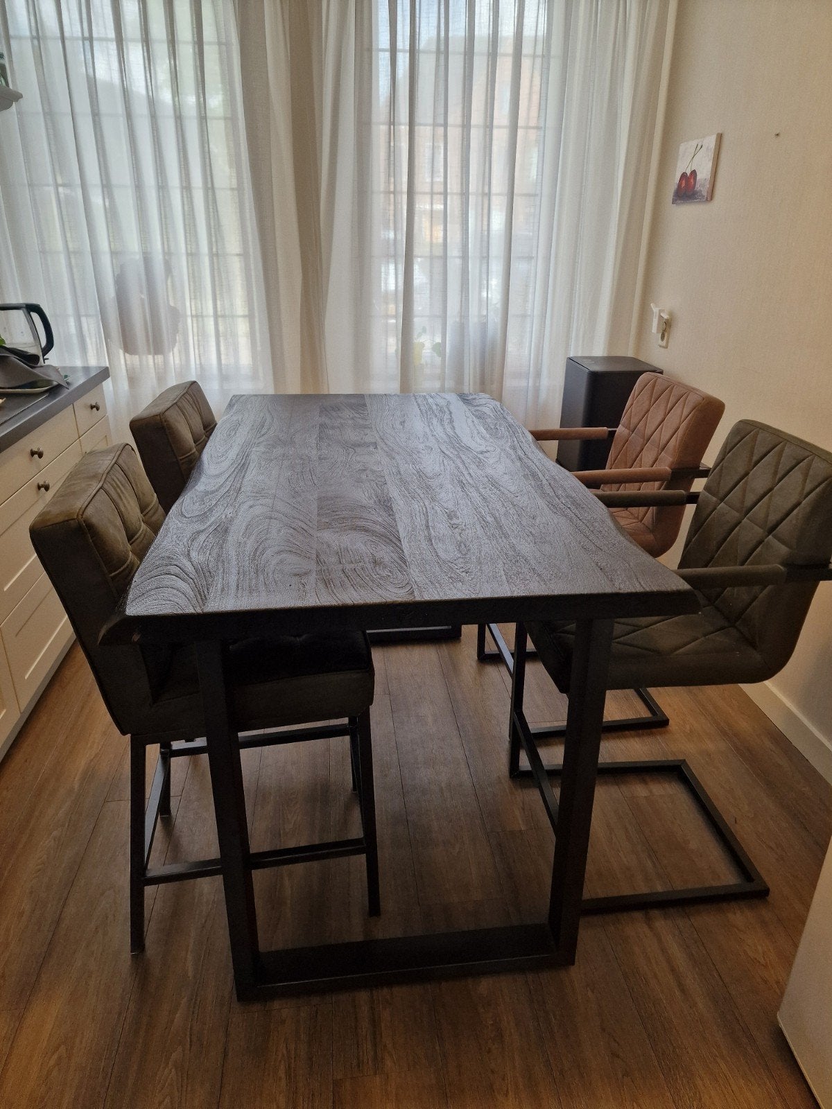 Hoge eetkamer tafel en stoelen., Huis en Inrichting, Tafels | Eettafels, Ophalen, Gebruikt, 50 tot 100 cm, Metaal