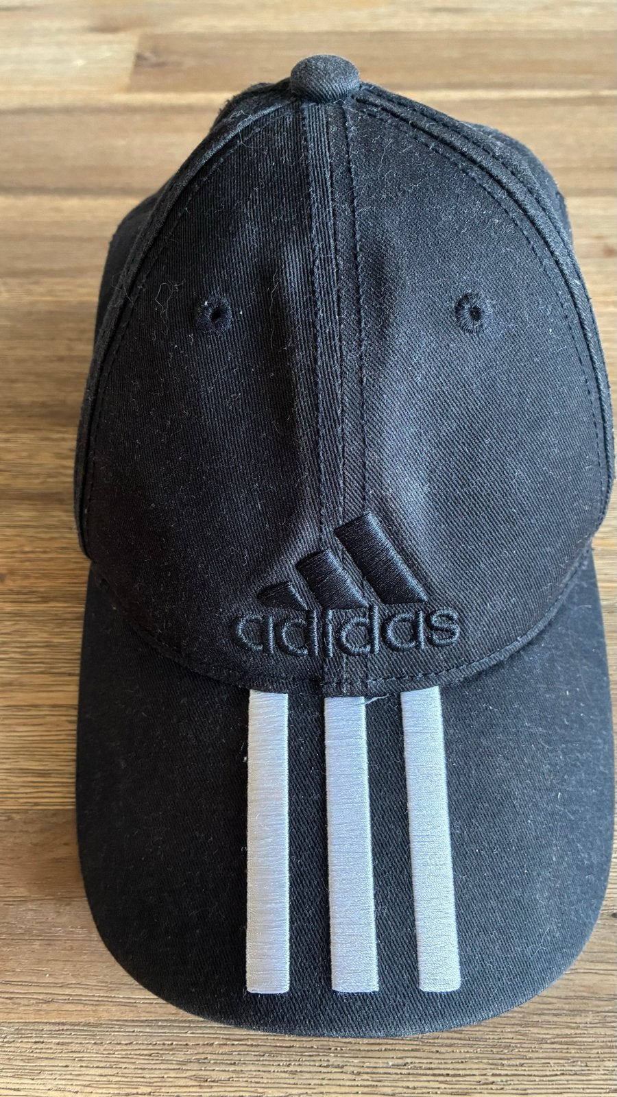 Zwarte Adidas cap met luchtgaatjes en verstelbare gesp, Ophalen of Verzenden, Zo goed als nieuw, One size fits all, Pet