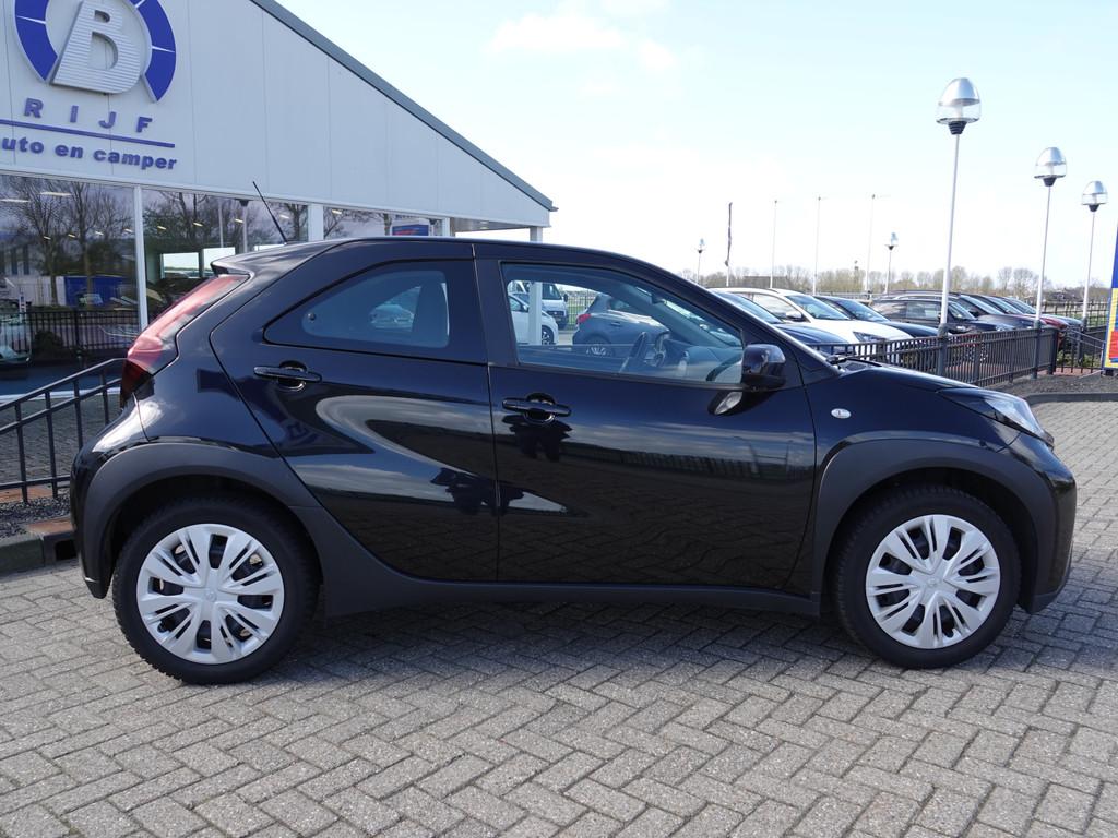 Toyota Aygo X 1.0 VVT-i MT Play CAMERA | ADAPT. CRUISE | BT-, Stof, Gebruikt, 920 kg, 4 stoelen