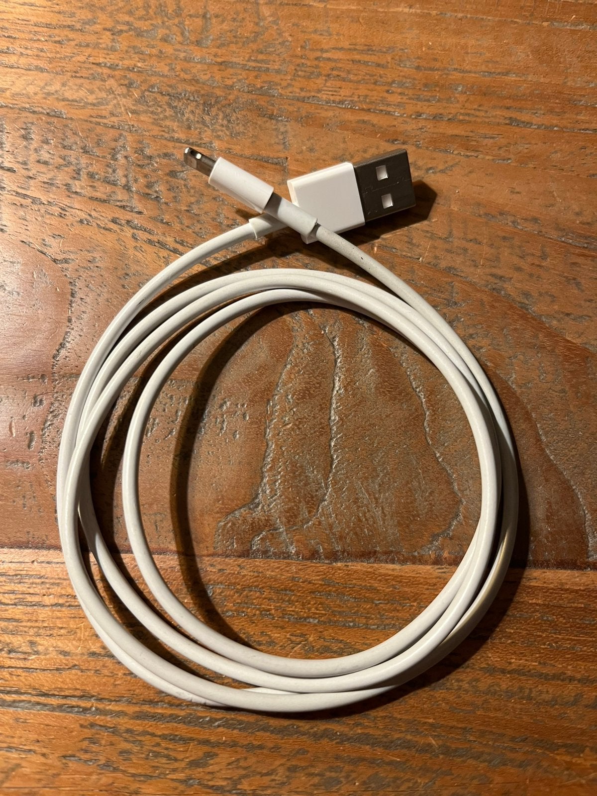 Apple kabel USB A - lightning, Ophalen of Verzenden, Zo goed als nieuw, Minder dan 2 meter, Overige kabels