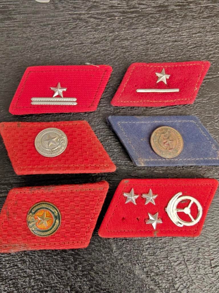 Lotje Kraagemblemen Noord Vietnamese leger Vietnam oorlog, Verzamelen, Ophalen of Verzenden, Landmacht, Nederland, Embleem of Badge