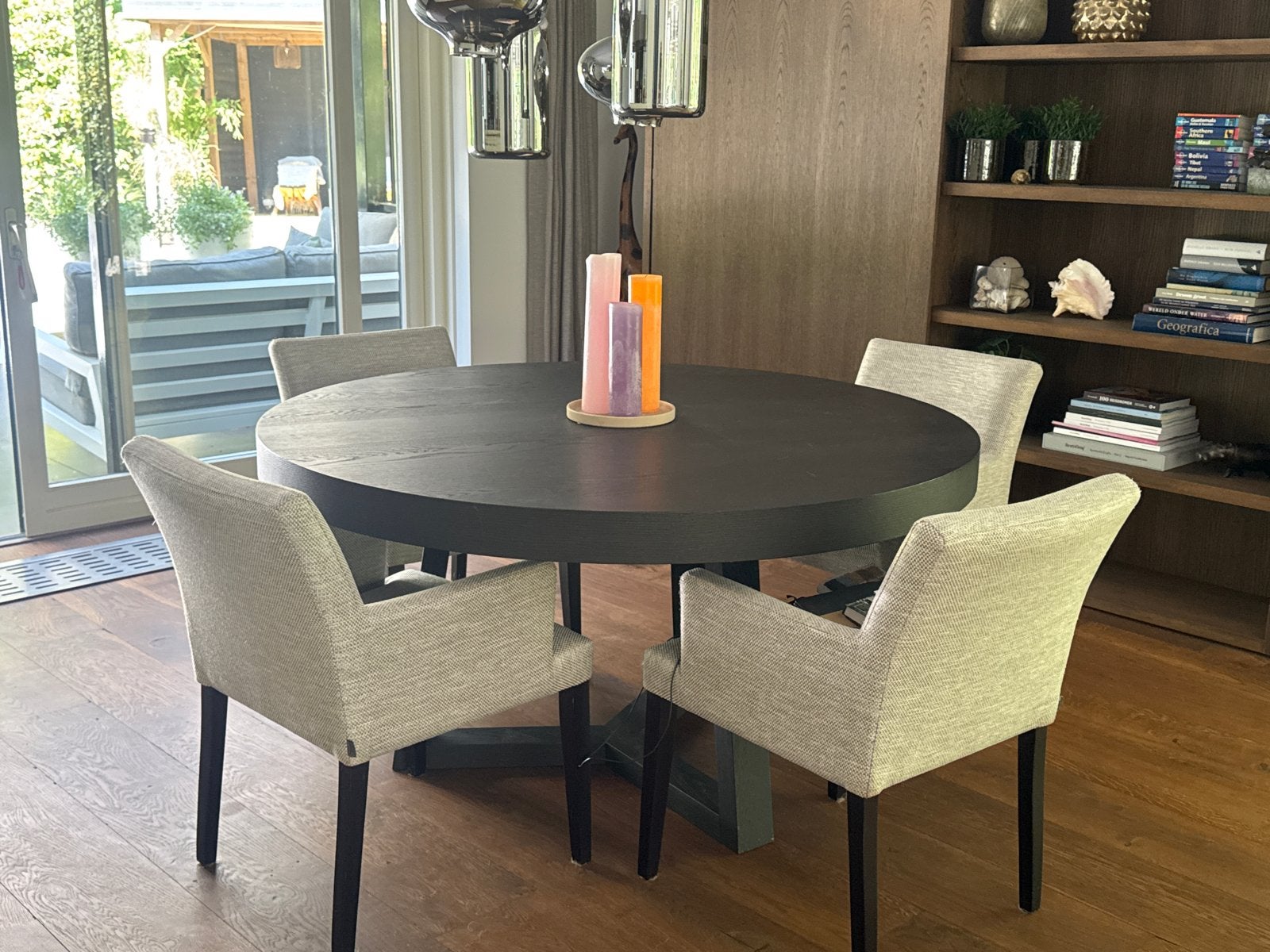 Moderne ronde eettafel 150cm Keijser&co met 4 stoelen, Huis en Inrichting, Tafels | Eettafels, Ophalen, 100 tot 150 cm, Rond, Zo goed als nieuw