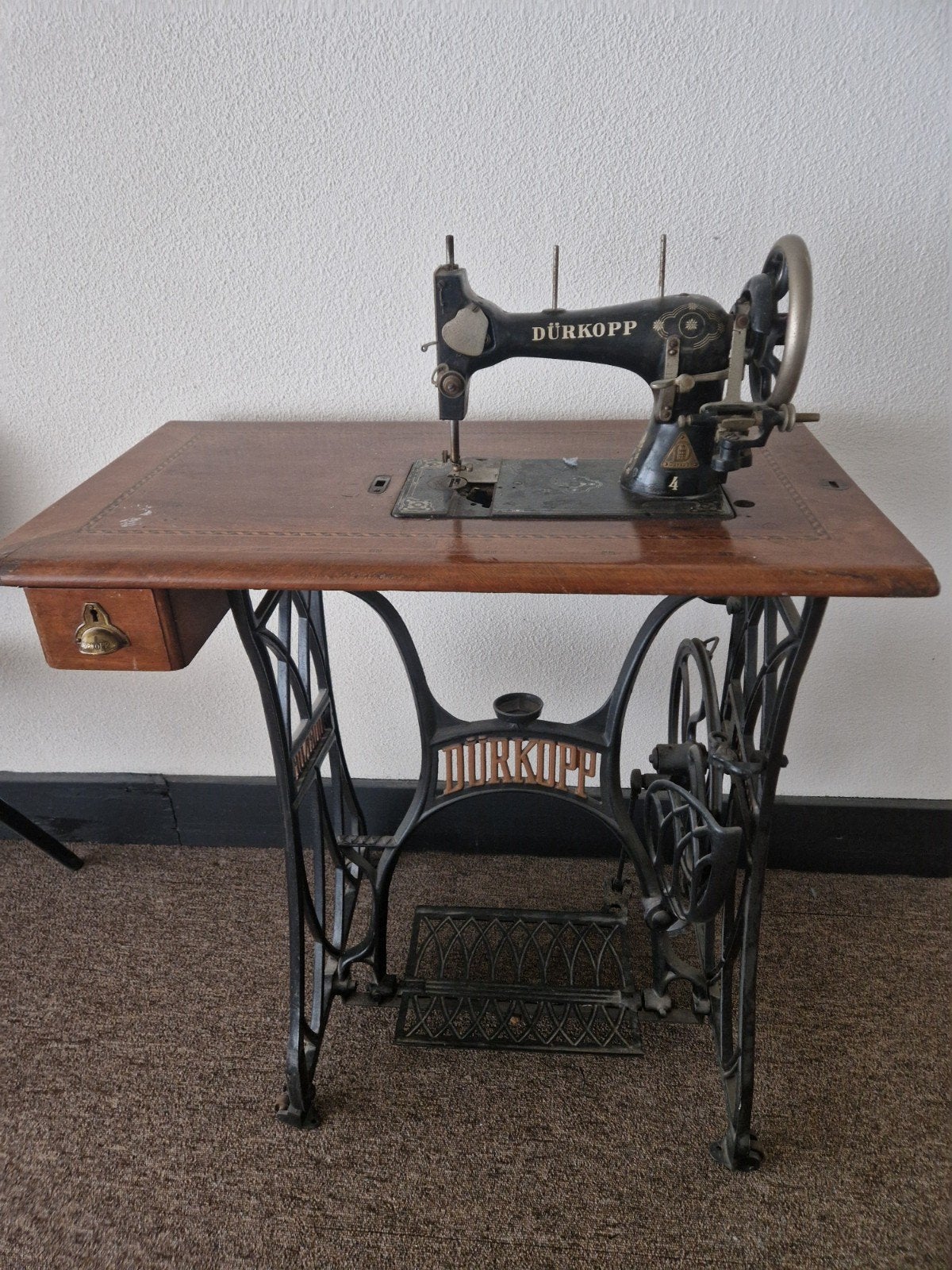 Antieke Dürkopp naaimachine met onderstel, Antiek en Kunst, Ophalen
