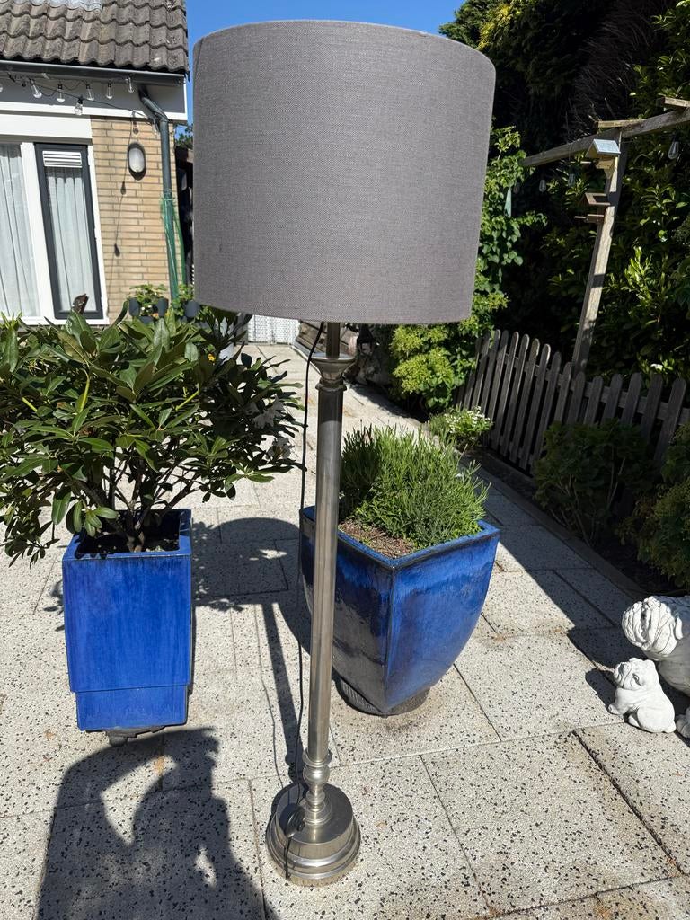 Stijlvolle Vloerlamp met Grijze Kap - Zo goed als nieuw, Ophalen of Verzenden, Zo goed als nieuw, Metaal, 100 tot 150 cm