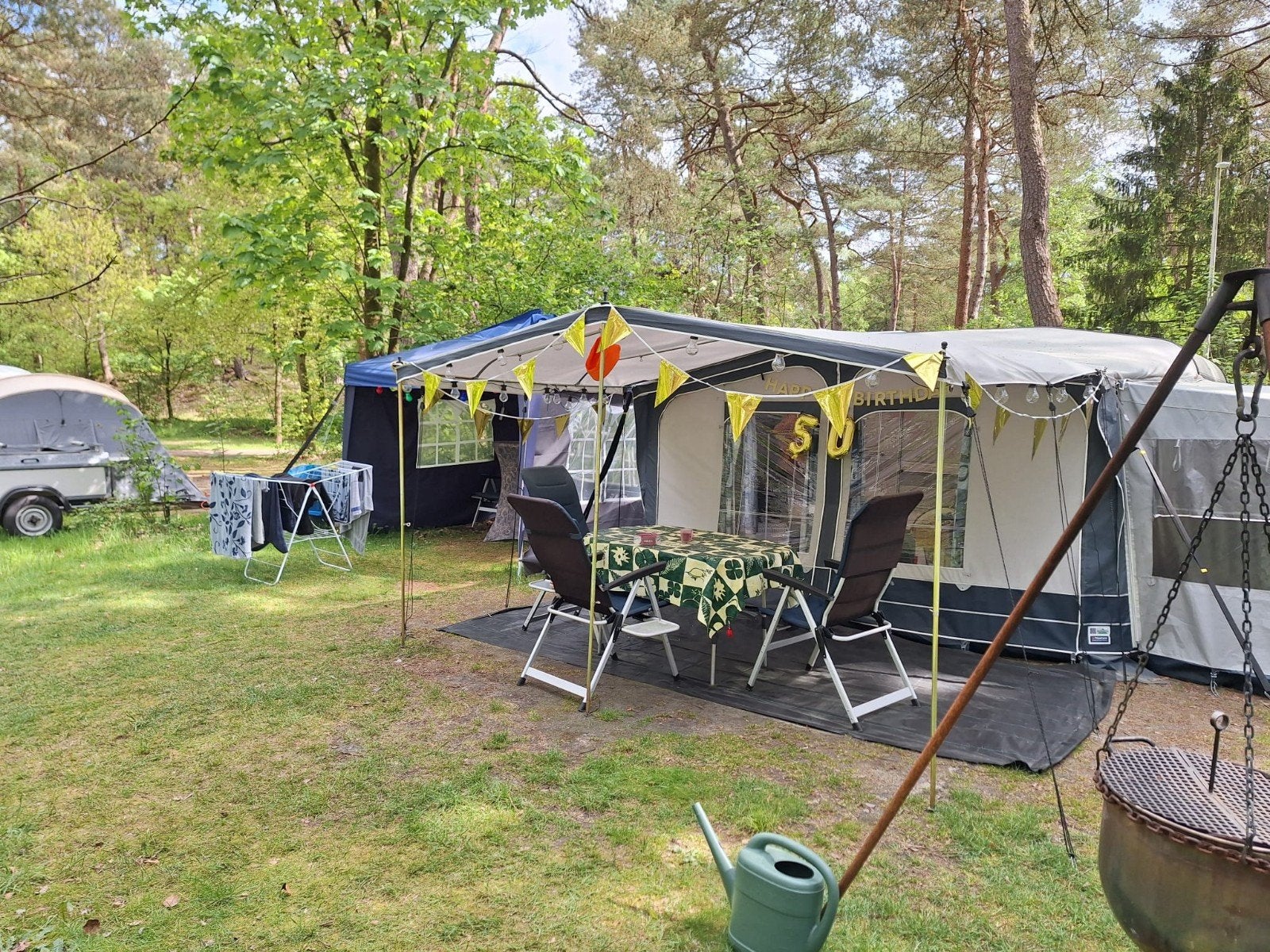 Ruime en complete caravan met voortent en luifel en uitbouw, Vast bed, Hobby, Tot en met 2, Uitbouw voortent
