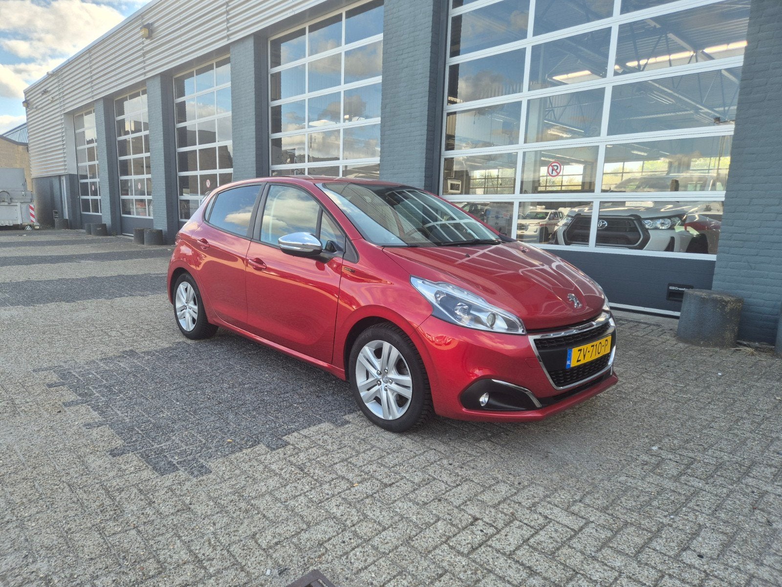 Peugeot 208 1.2 PureTech 83 PK – 2019 – Rood – 24.500km, Auto's, Voorwielaandrijving, 83 pk, 40 €/maand, 1199 cc
