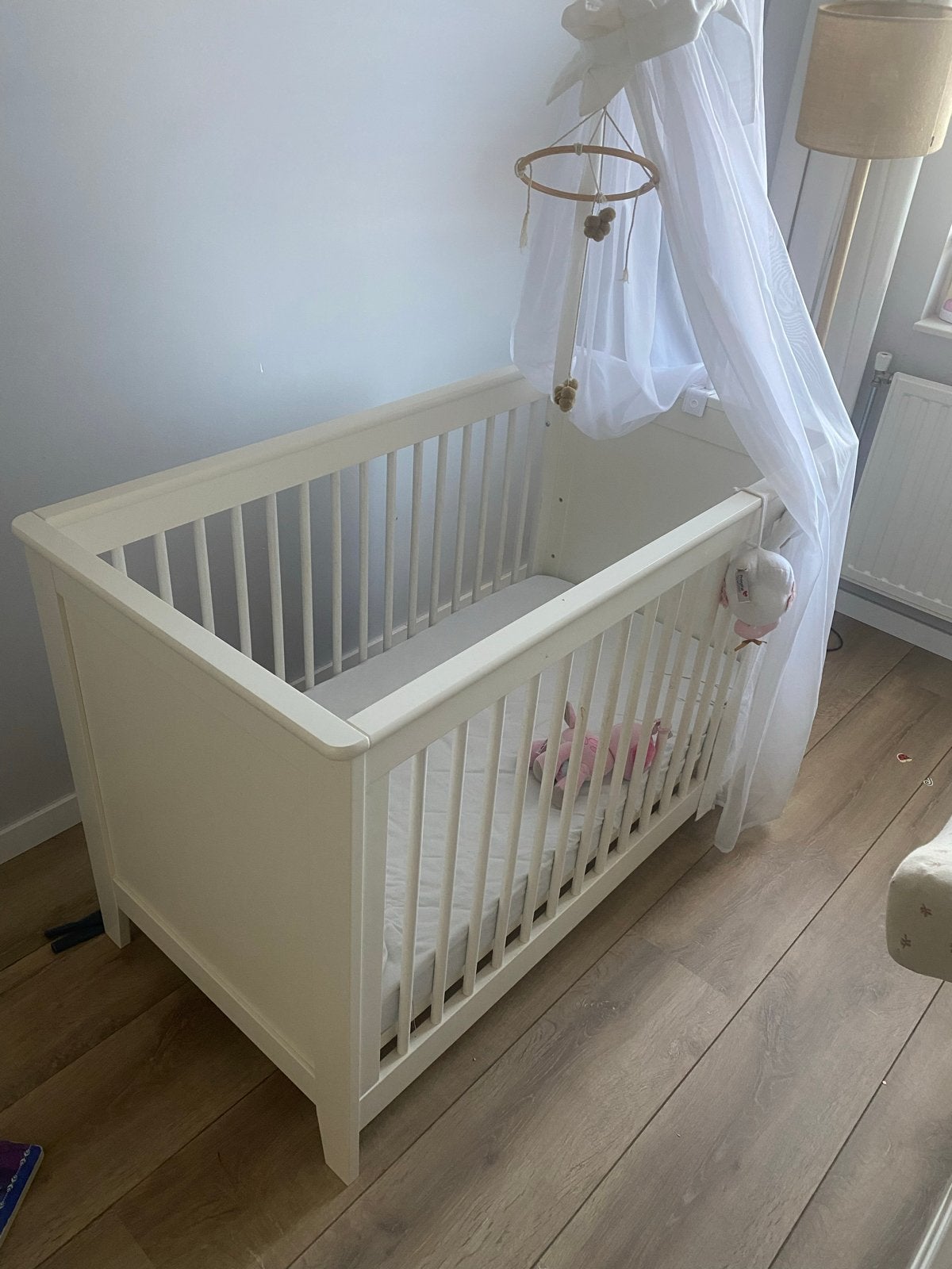 Kidsmill Montana ledikant met commode | wandplank, Kinderen en Baby's, Kinderkamer | Bedden, Ophalen, Gebruikt, 70 tot 85 cm, 140 tot 160 cm