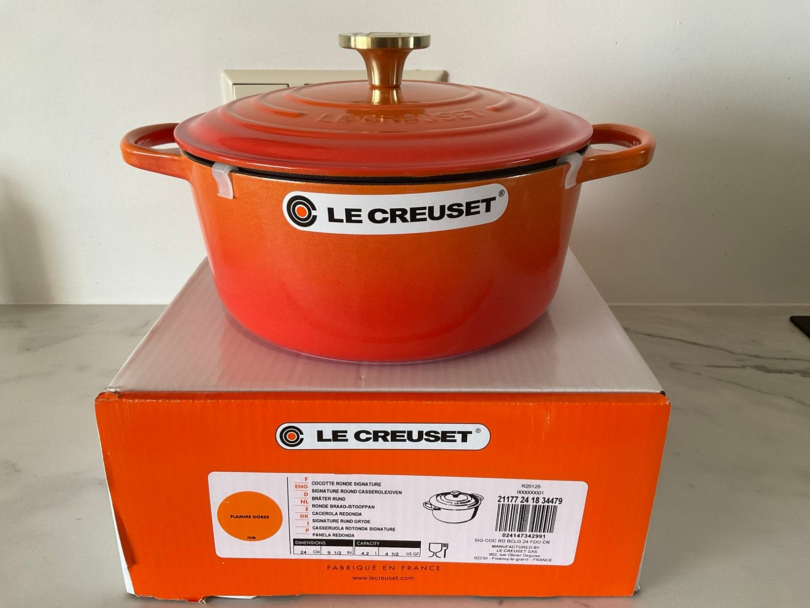 Le Creuset 24 cm pan, FLAMME DORÉE, 100 jarig jubileum., Nieuw, Le Creuset, Ophalen of Verzenden, Met deksel