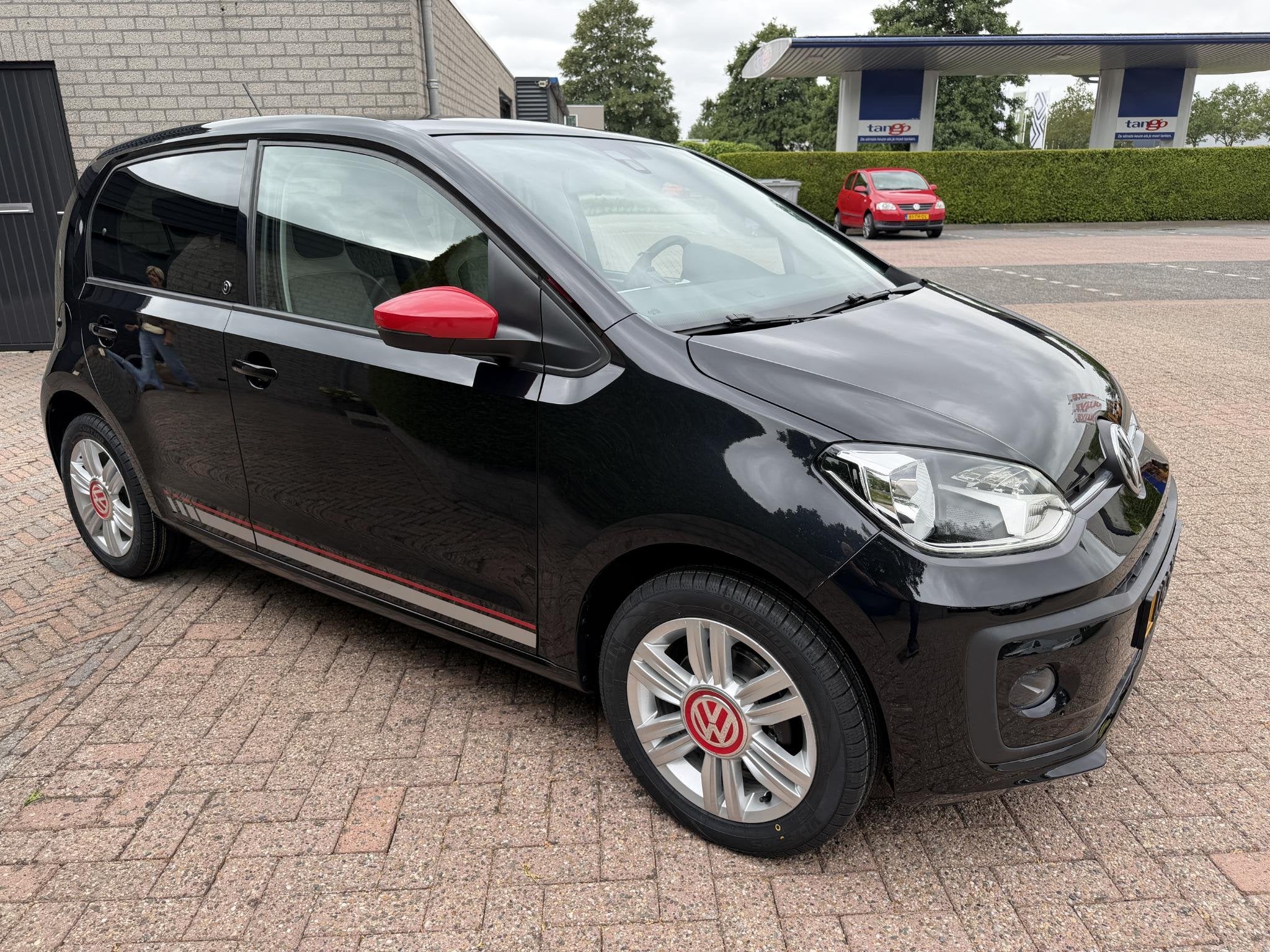 Volkswagen Up! 1.0 BMT Up! Beats 75pk, Auto's, Voorwielaandrijving, 12 maanden, Stof, 4 stoelen