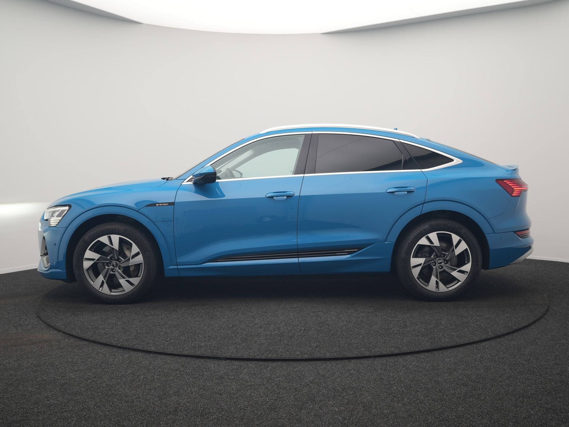 Audi e-tron Sportback 50 Quattro S Line 71 kWh 313pk Dealer, Auto's, Automaat, Dealer onderhouden, Zwart, 71 kWh