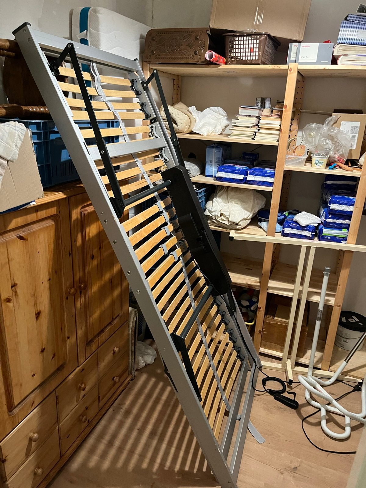 Seniorenbed - Verstelbare lattenbodem 90x200 cm met bedframe, Ophalen, 90 cm, Eenpersoons, Bruin