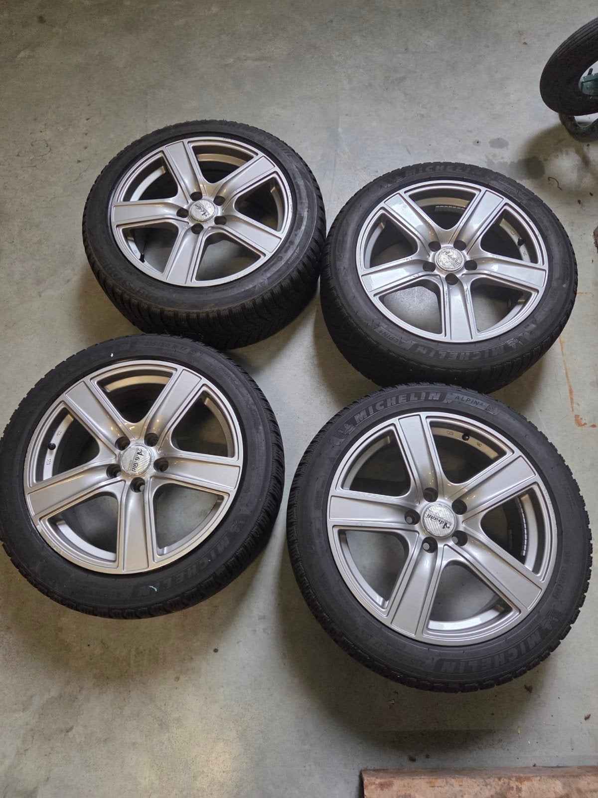 17 inch aluminium velgen met winterbanden Volvo V60, Ophalen, Gebruikt