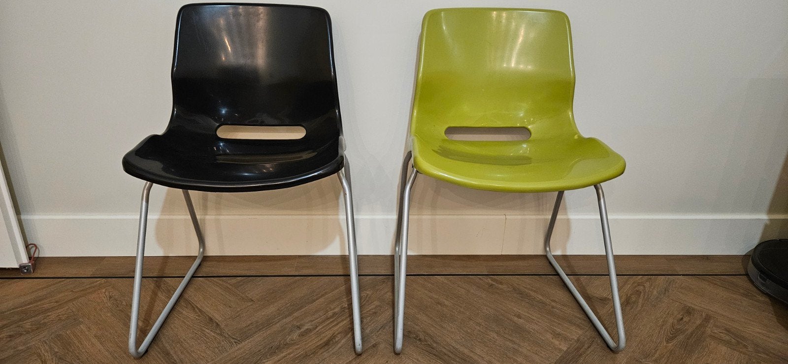 Set van 2 IKEA Snille stoelen - Zwart en Groen, Ophalen, Twee, Overige kleuren, Modern