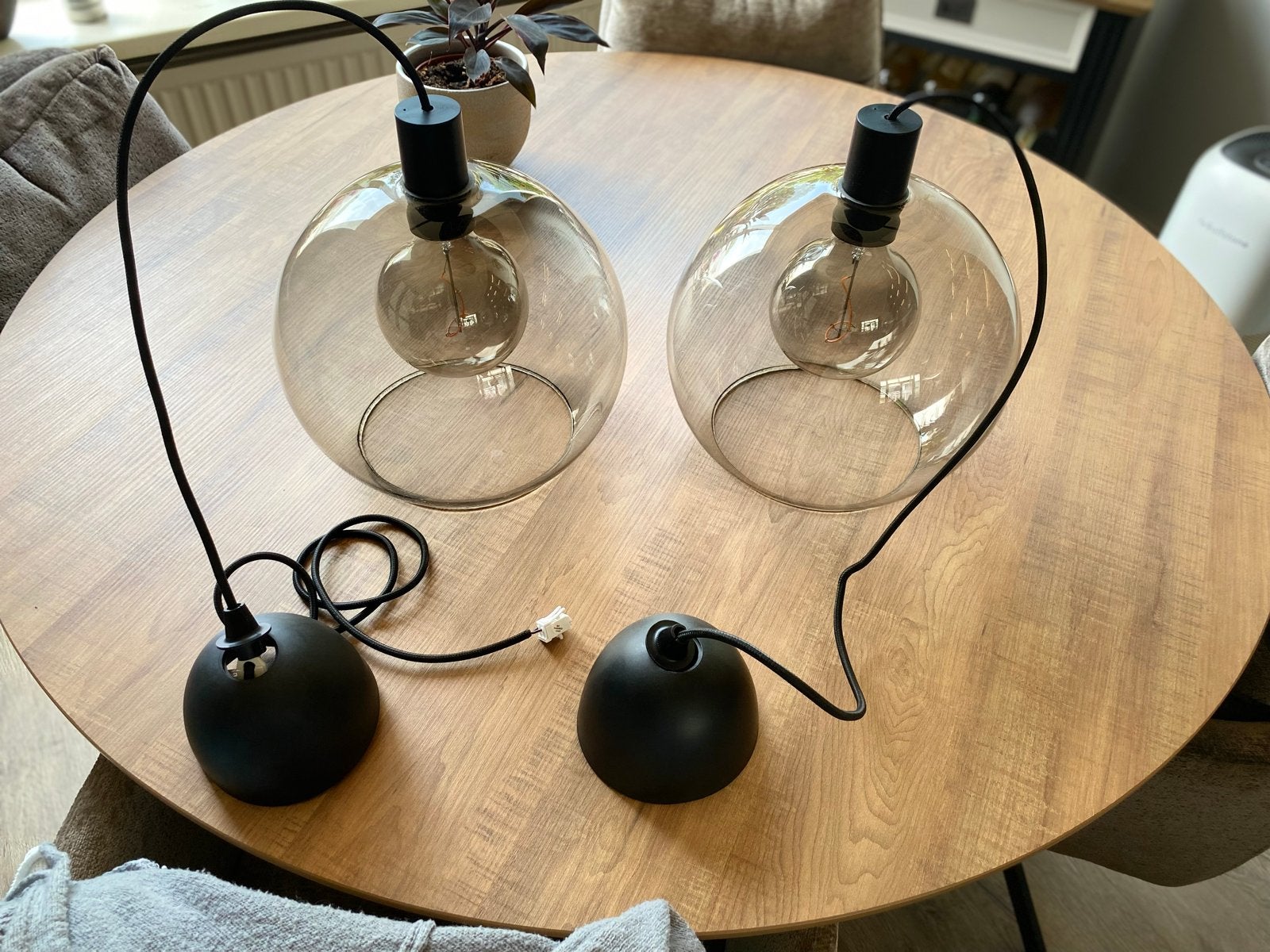 Rookglazen ronde Hanglampen - Set van 2 Ikea Jacobsbyn, Ophalen, Zo goed als nieuw, Glas, E27 (groot)