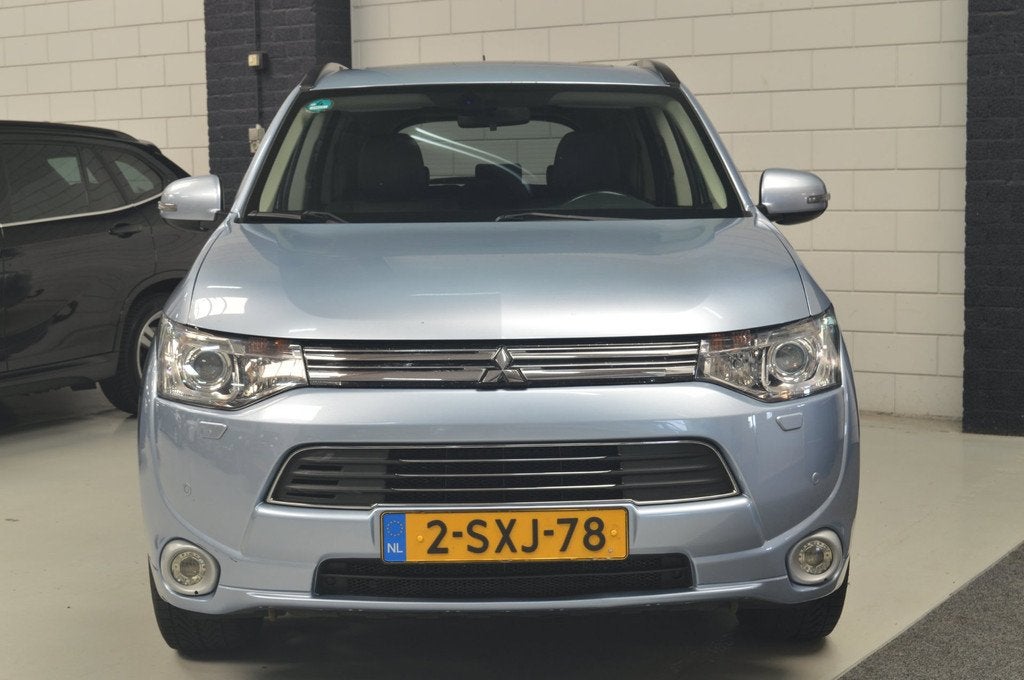 Mitsubishi Outlander 2.0 PHEV Instyle // TREKHAAK // NAVI //, Auto's, Mitsubishi, Zwart, 4 cilinders, Blauw, Vierwielaandrijving