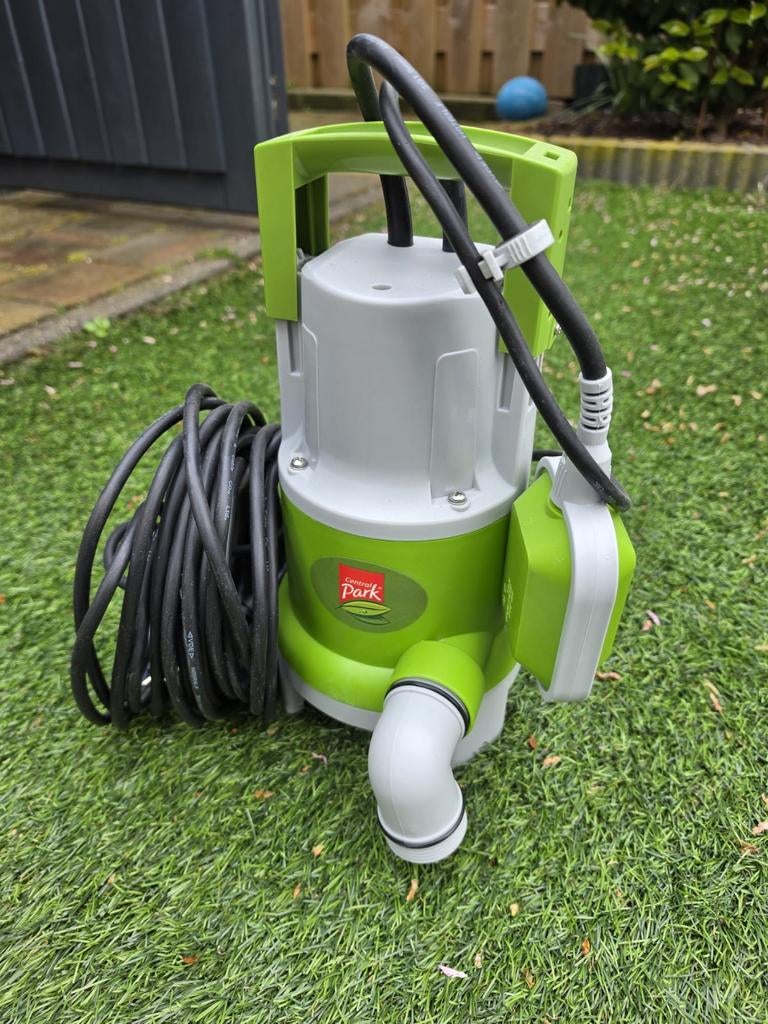 Dompelpomp als nieuw zie foto's, Tuin en Terras, Waterpompen, Ophalen of Verzenden, Zo goed als nieuw, Dompelpomp