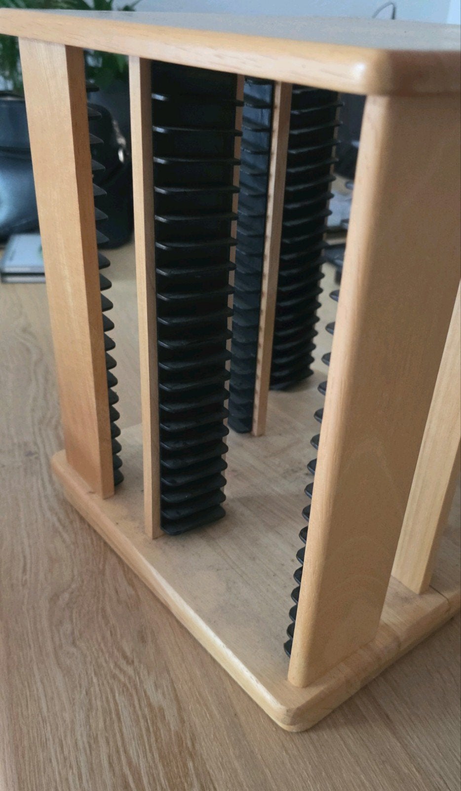 Houten CD/DVD-rek - Compact en stijlvol, Ophalen of Verzenden, Hout, Cd's