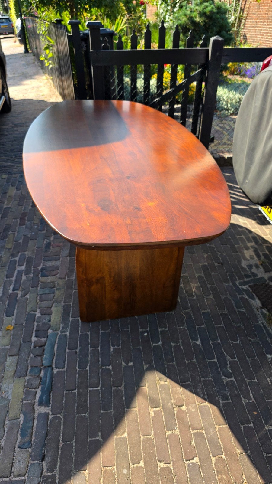 ovale notenhouten designtafel, Ophalen